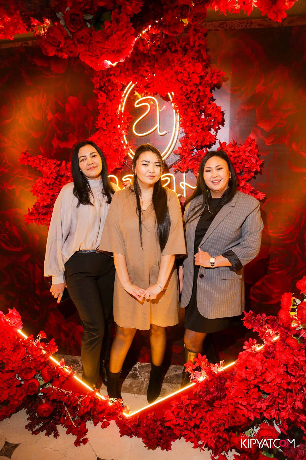 РЕСТОРАН ALAZANI НА КАБАНБАЙ БАТЫРА. КИПЯТКОМ АЛМАТЫ!