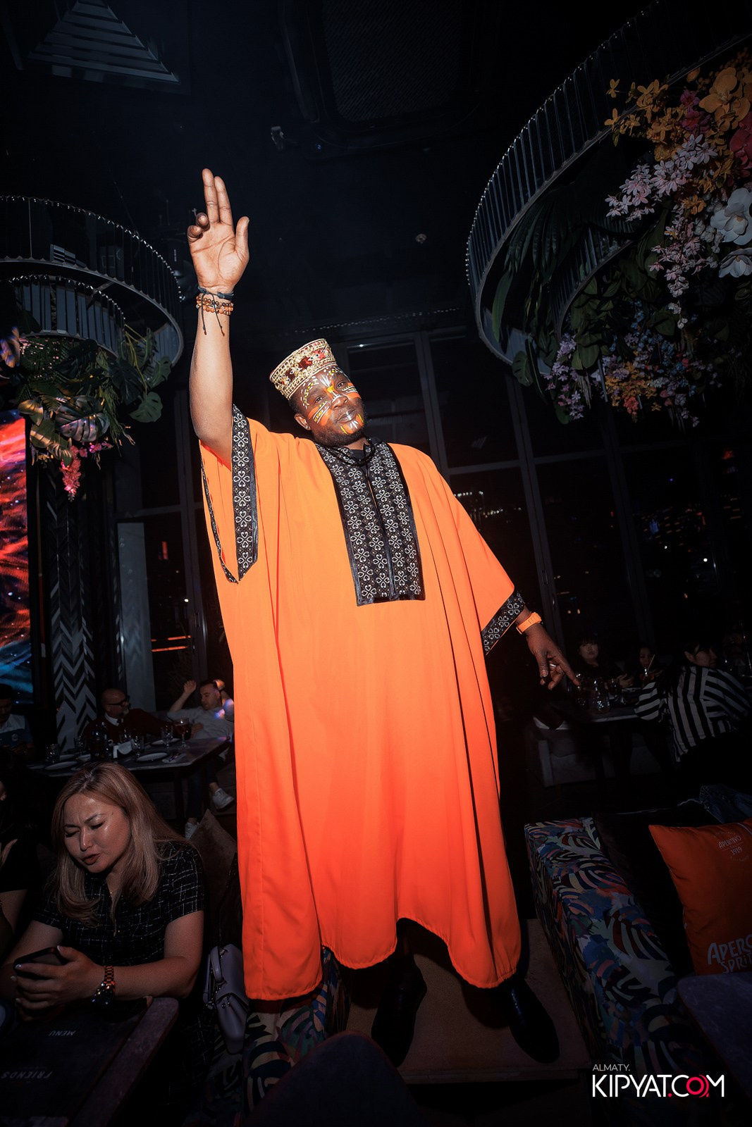 FRIENDS BAR & TERRACE. КИПЯТКОМ АЛМАТЫ!