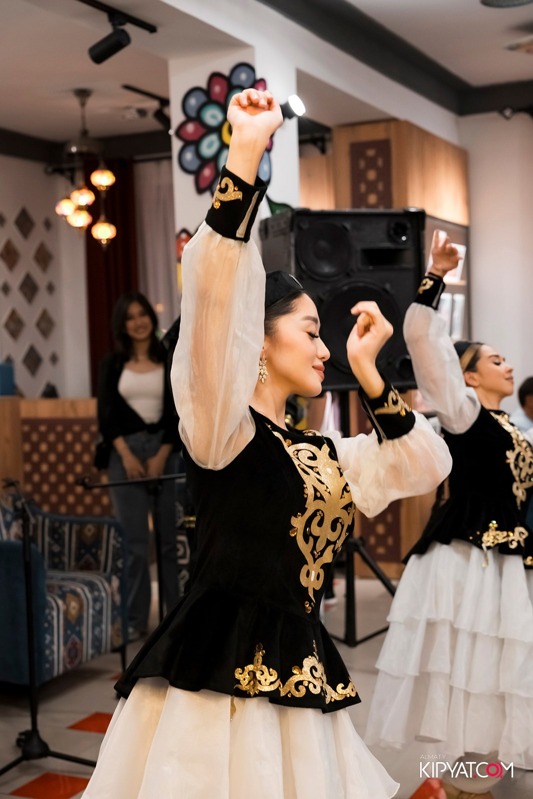 СЕМЕЙНЫЙ РЕСТОРАН BAZAAR. КИПЯТКОМ АЛМАТЫ!