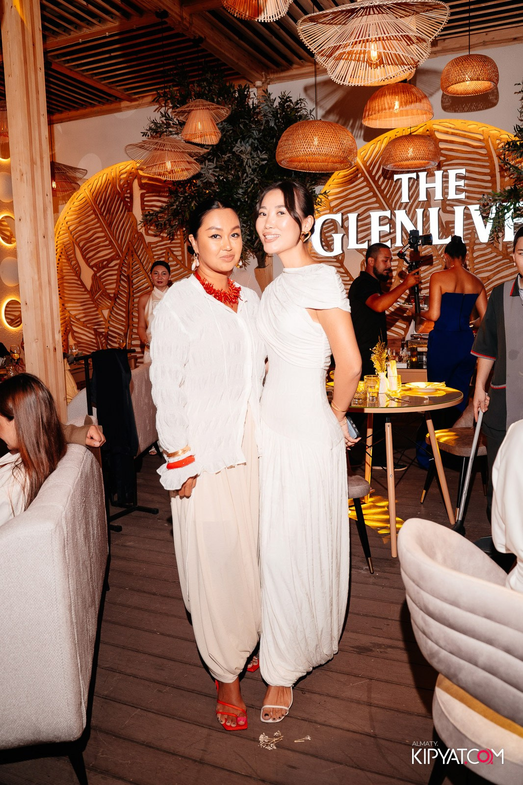 MOOD KARAOKE & TERRACE. КИПЯТКОМ АЛМАТЫ!