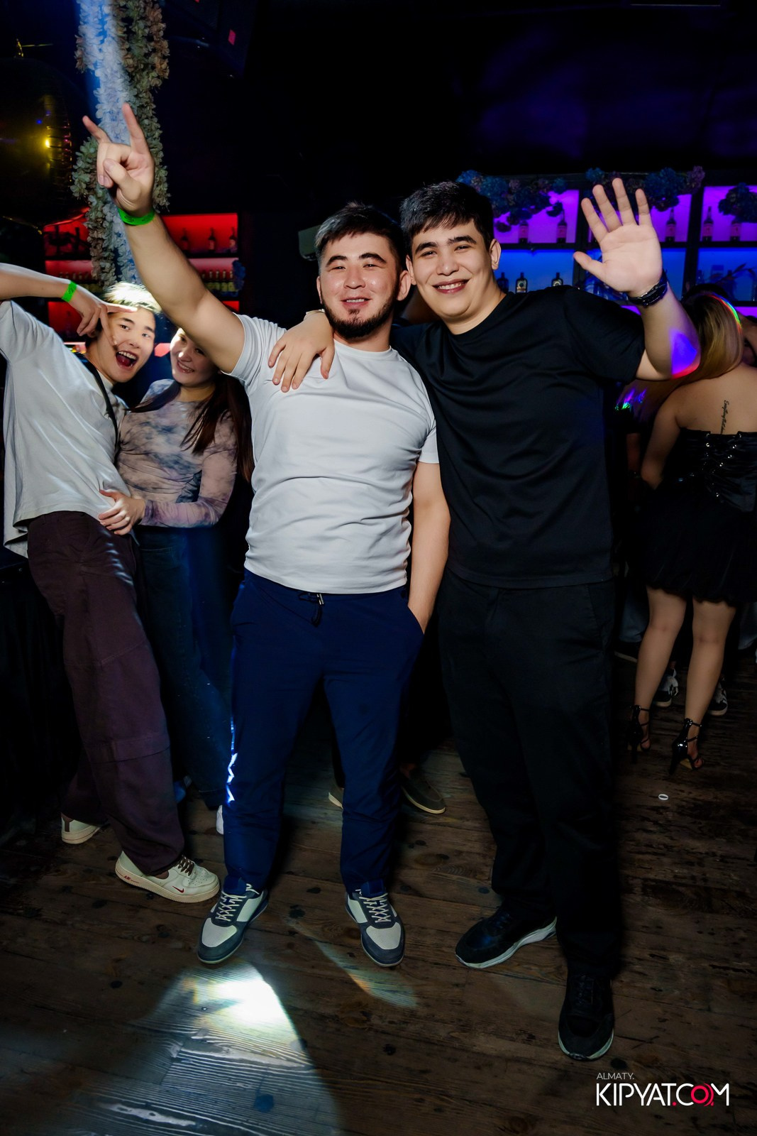 UYAT EMES BAR. КИПЯТКОМ АЛМАТЫ!