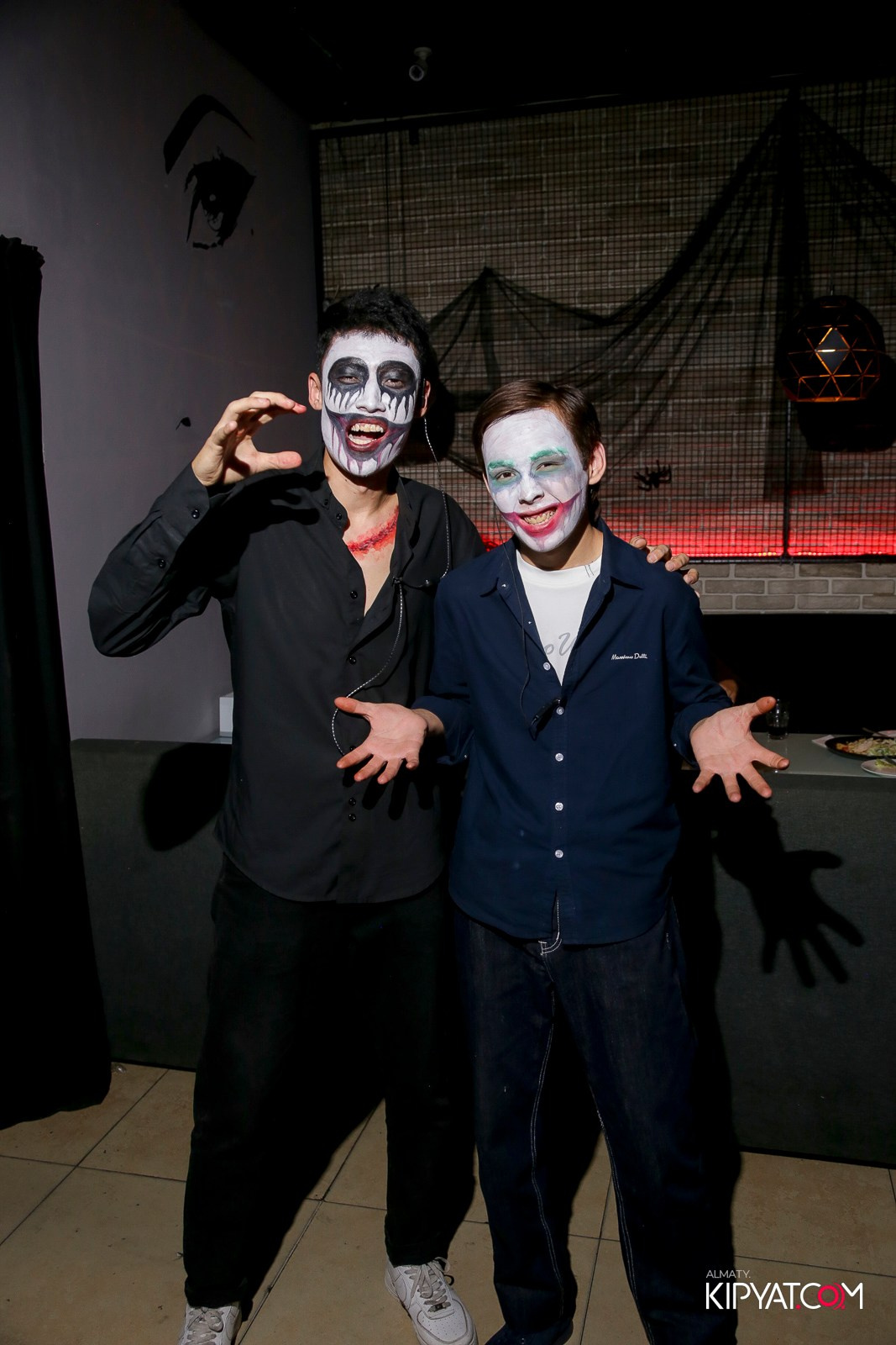 ARAGOSTA ДИСКО-БАР. КИПЯТКОМ АЛМАТЫ!