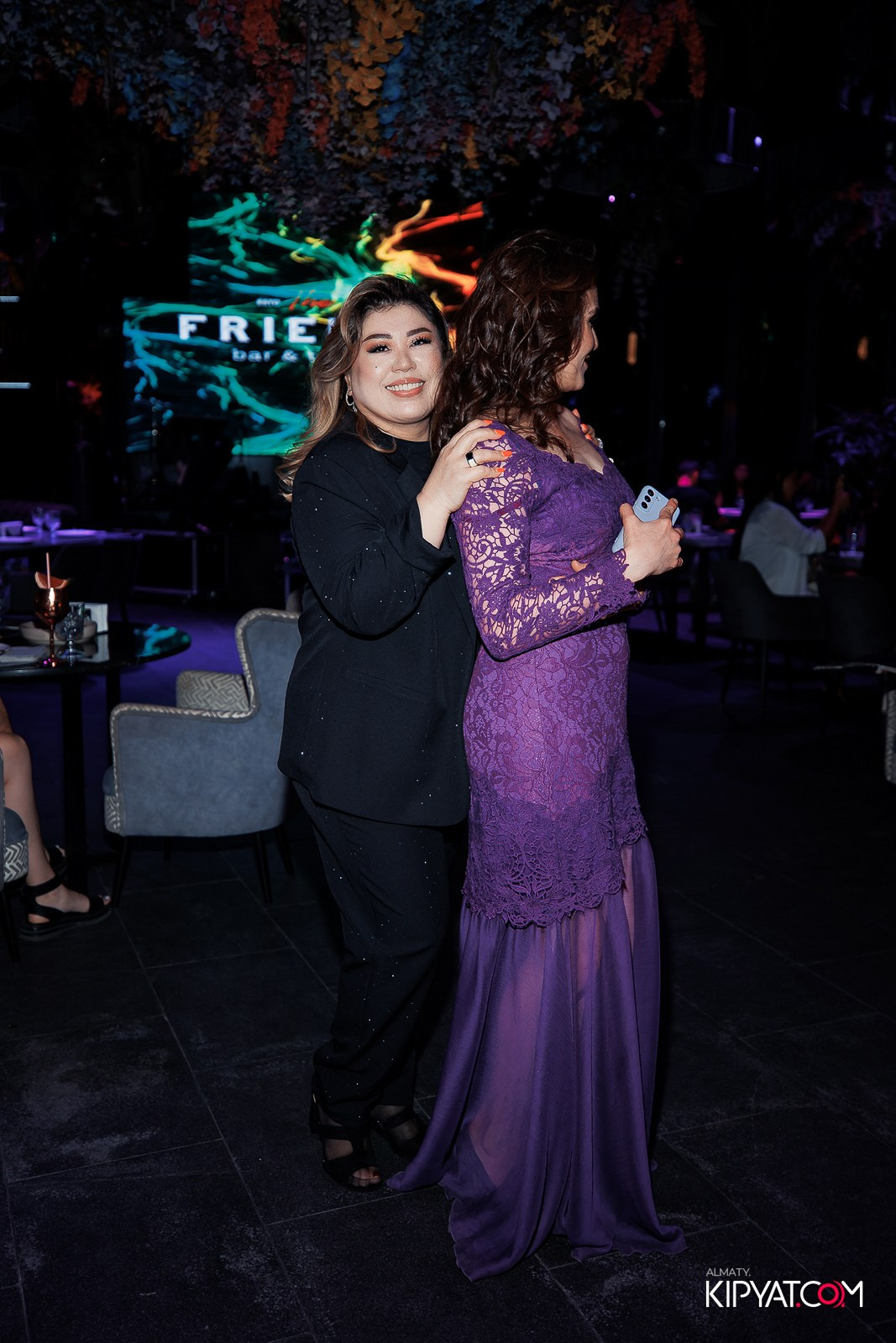 FRIENDS BAR & TERRACE. КИПЯТКОМ АЛМАТЫ!