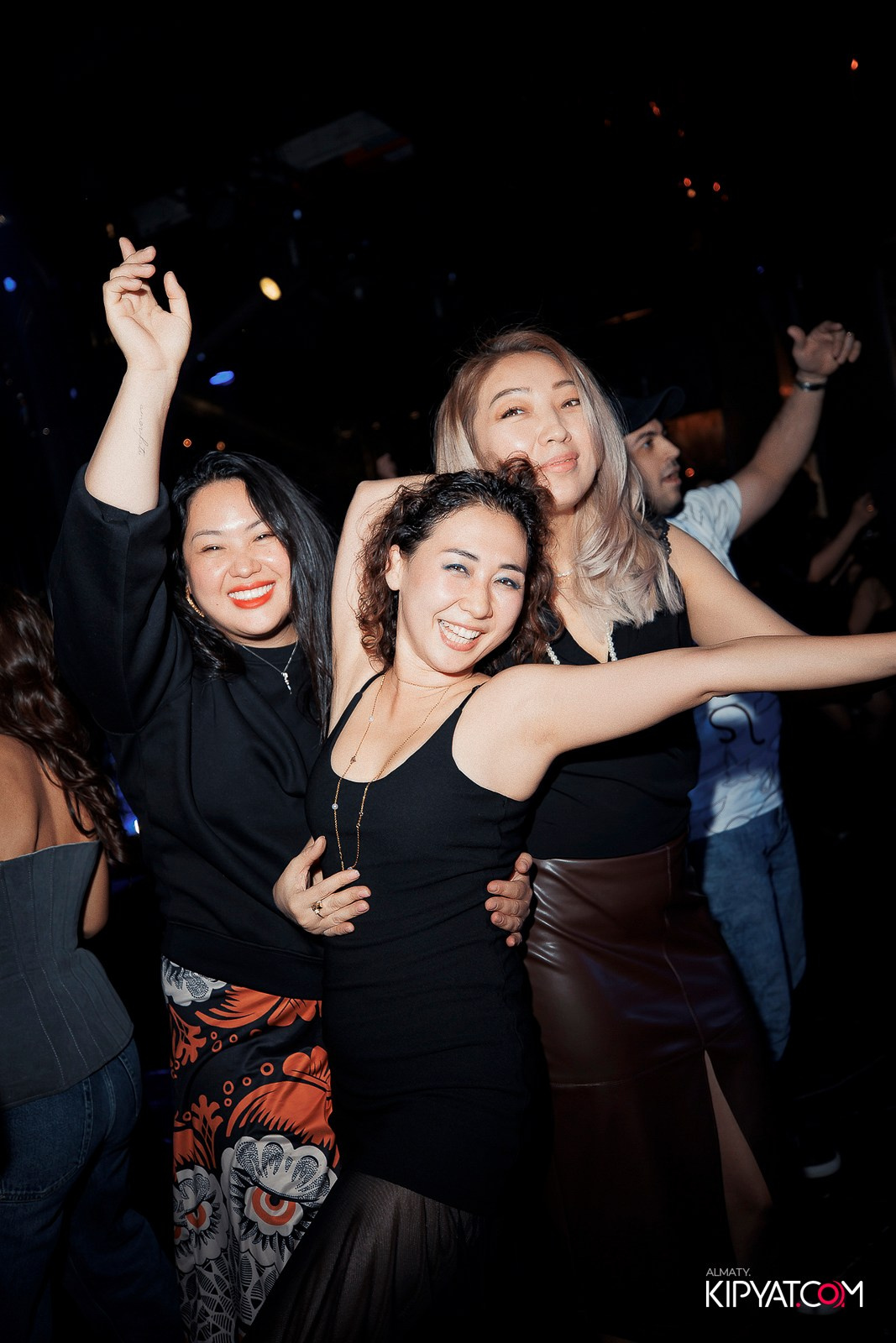 MOOD KARAOKE & TERRACE. КИПЯТКОМ АЛМАТЫ!