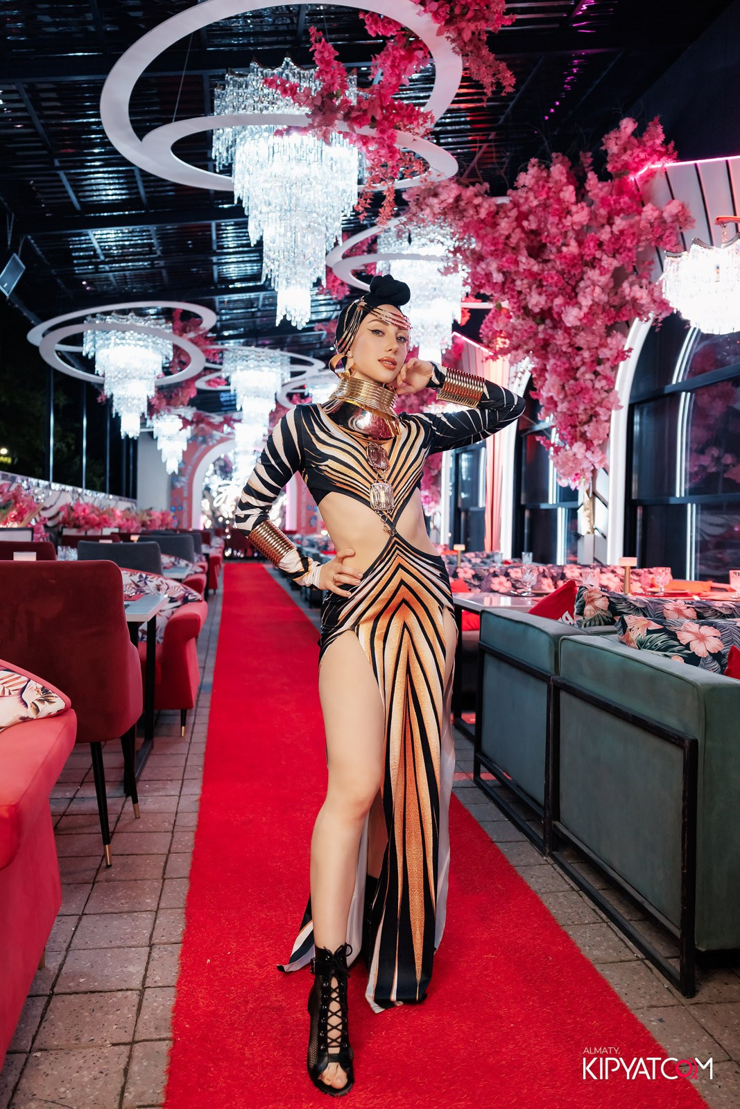 ЗАЯ, НА БИС. КИПЯТКОМ АЛМАТЫ!