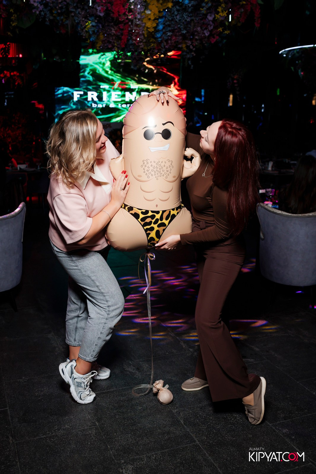 FRIENDS BAR & TERRACE. КИПЯТКОМ АЛМАТЫ!