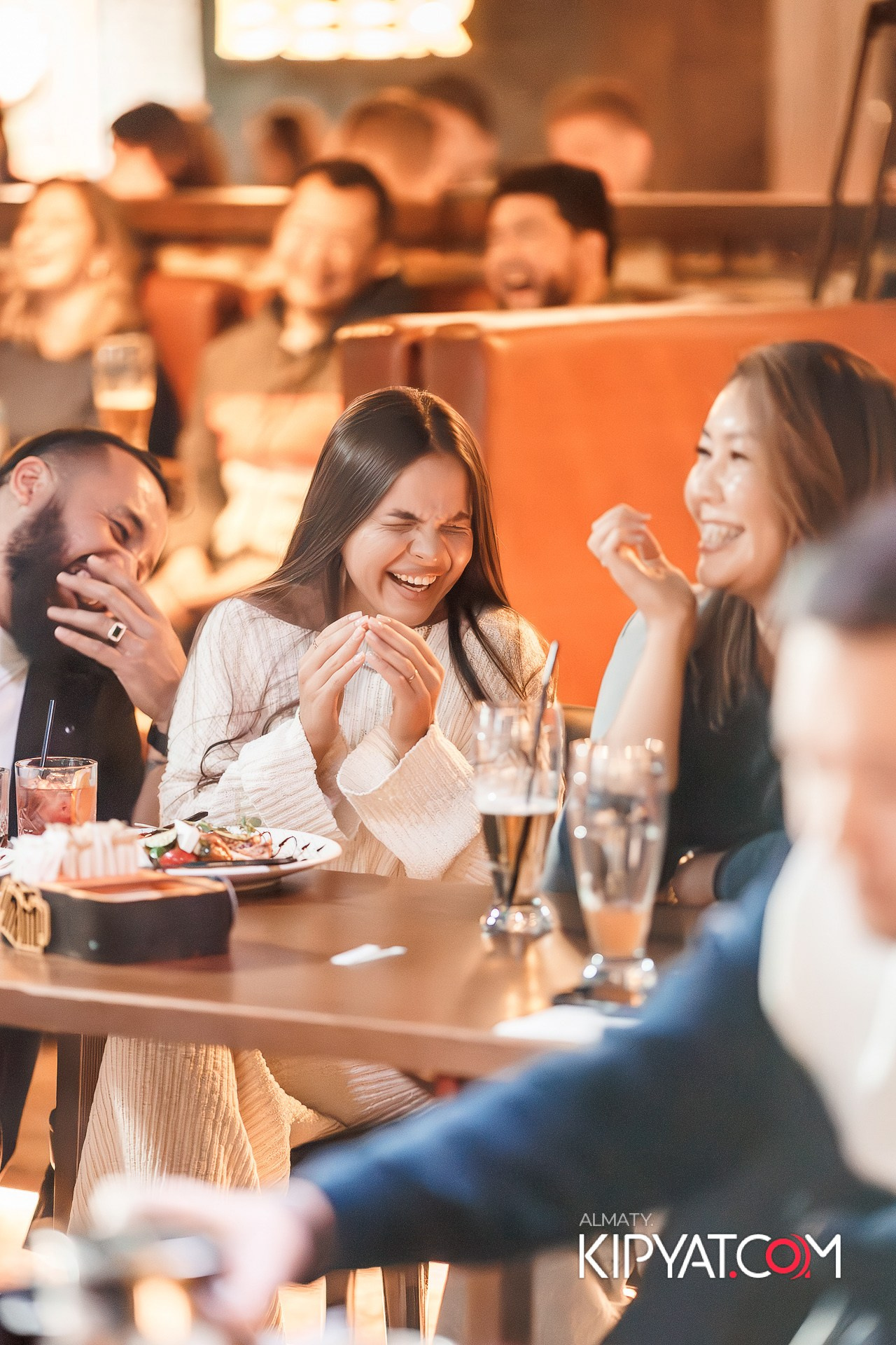 СОЛЬНЫЙ СТЕНДАП КОНЦЕРТ АЛЕКСАНДРА МЕРКУЛЬ. КИПЯТКОМ АЛМАТЫ!