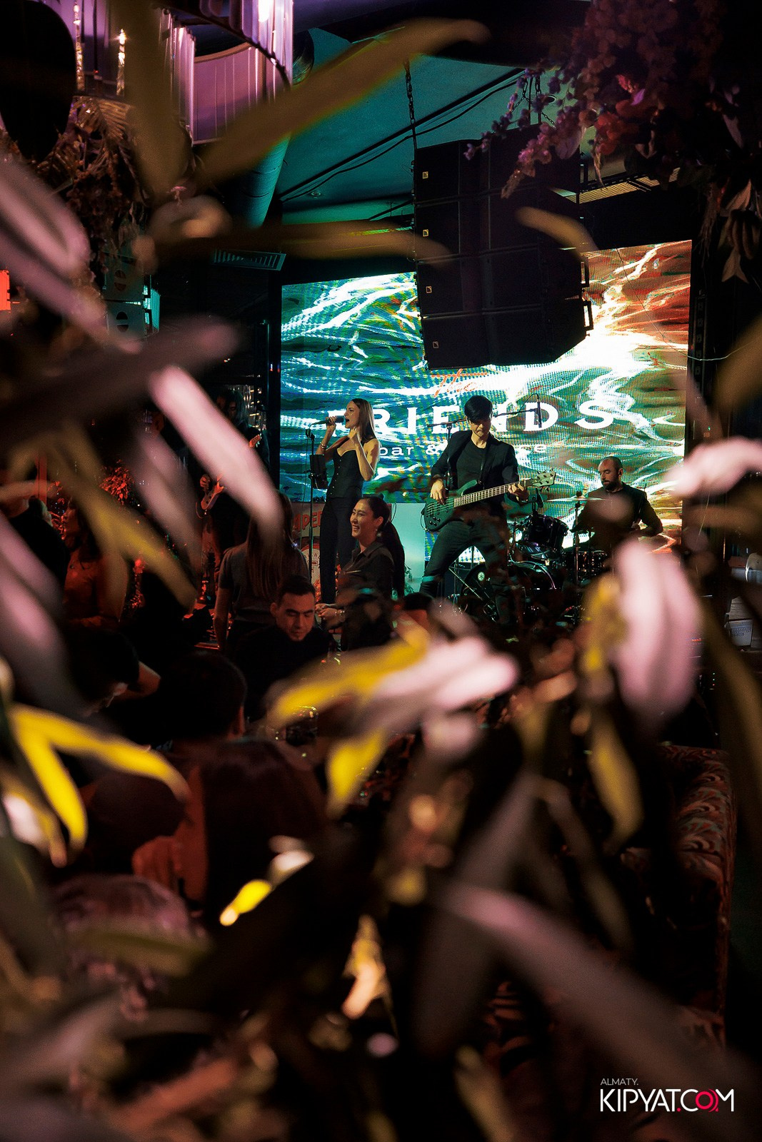FRIENDS BAR & TERRACE. КИПЯТКОМ АЛМАТЫ!