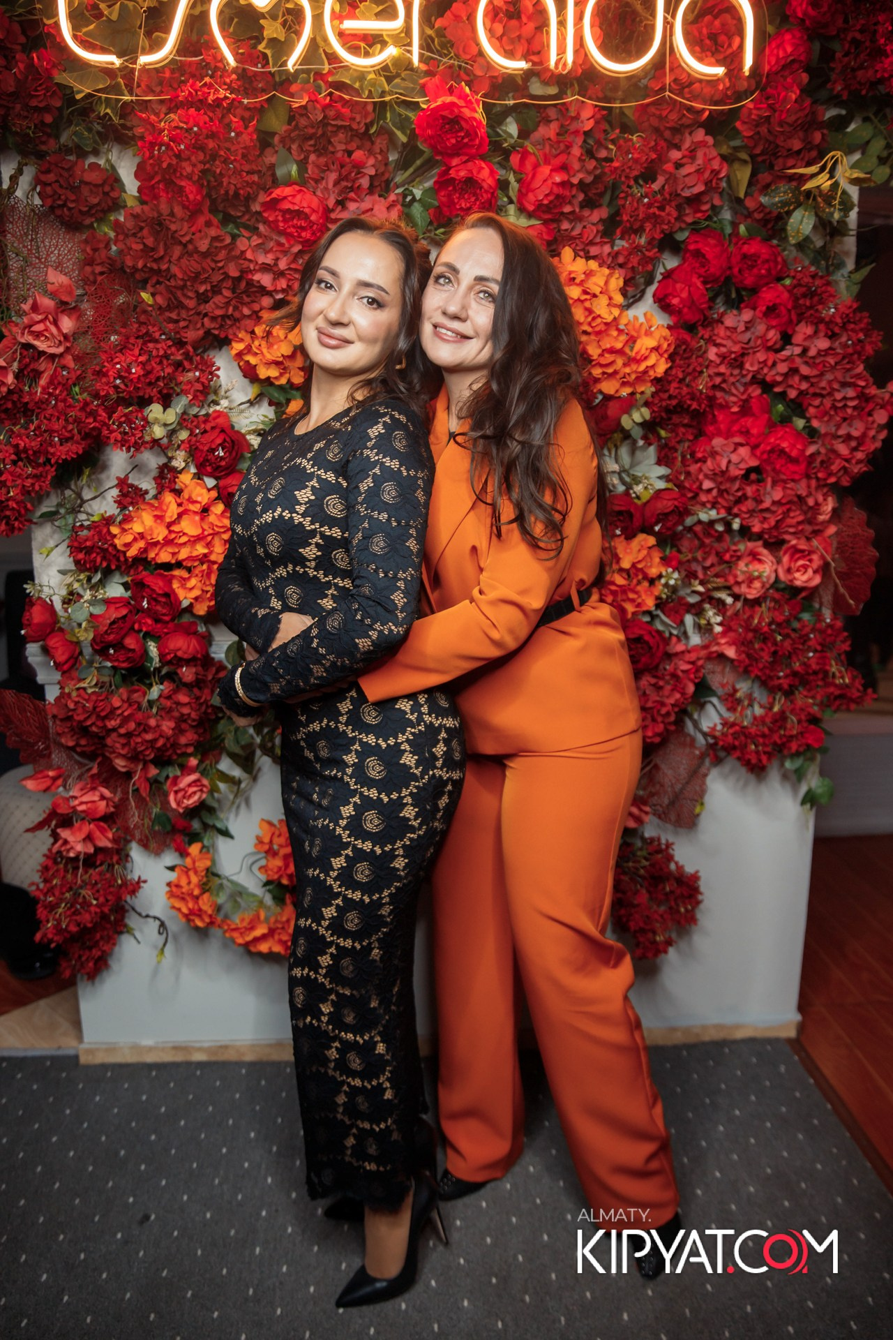 ДЕНЬ РОЖДЕНИЯ КАФЕ ЭСМИРАЛЬДА. КИПЯТКОМ АЛМАТЫ!