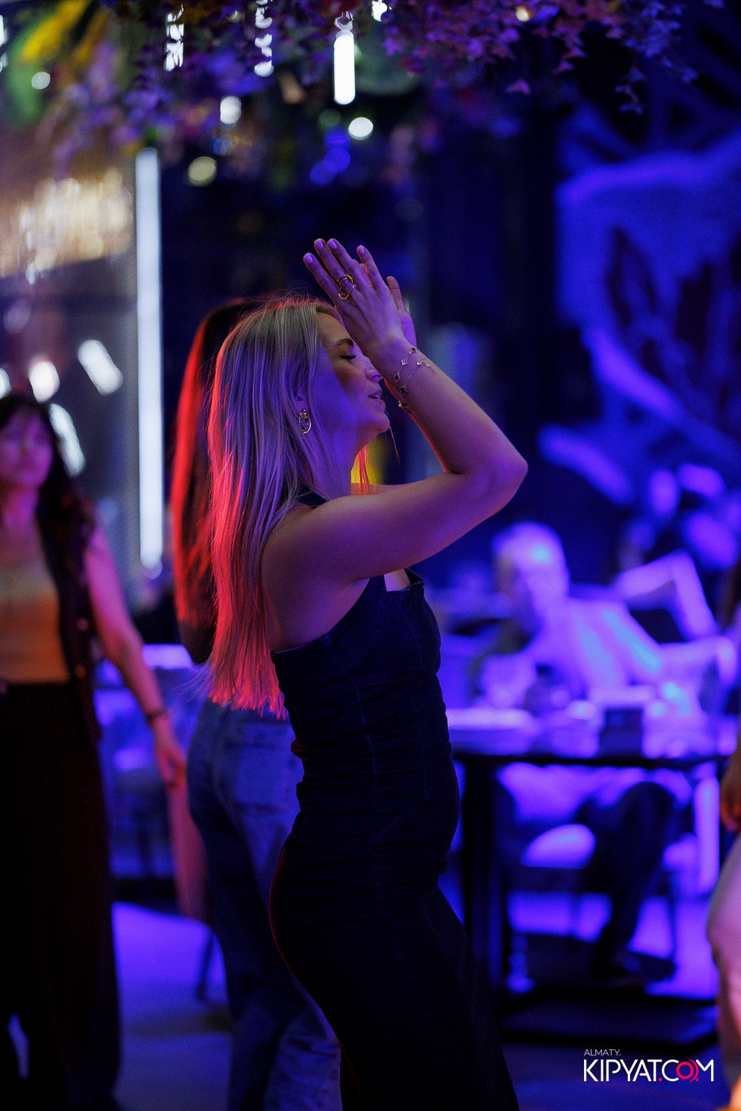 FRIENDS BAR & TERRACE. КИПЯТКОМ АЛМАТЫ! Фотосъемка мероприятий в Алматы