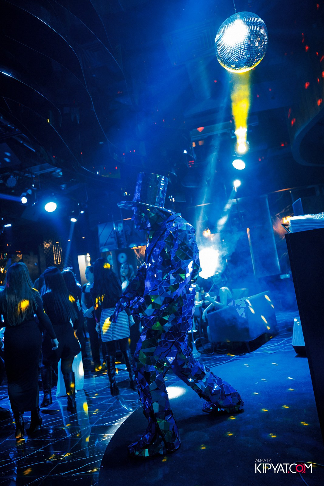 MOOD KARAOKE & TERRACE. КИПЯТКОМ АЛМАТЫ!