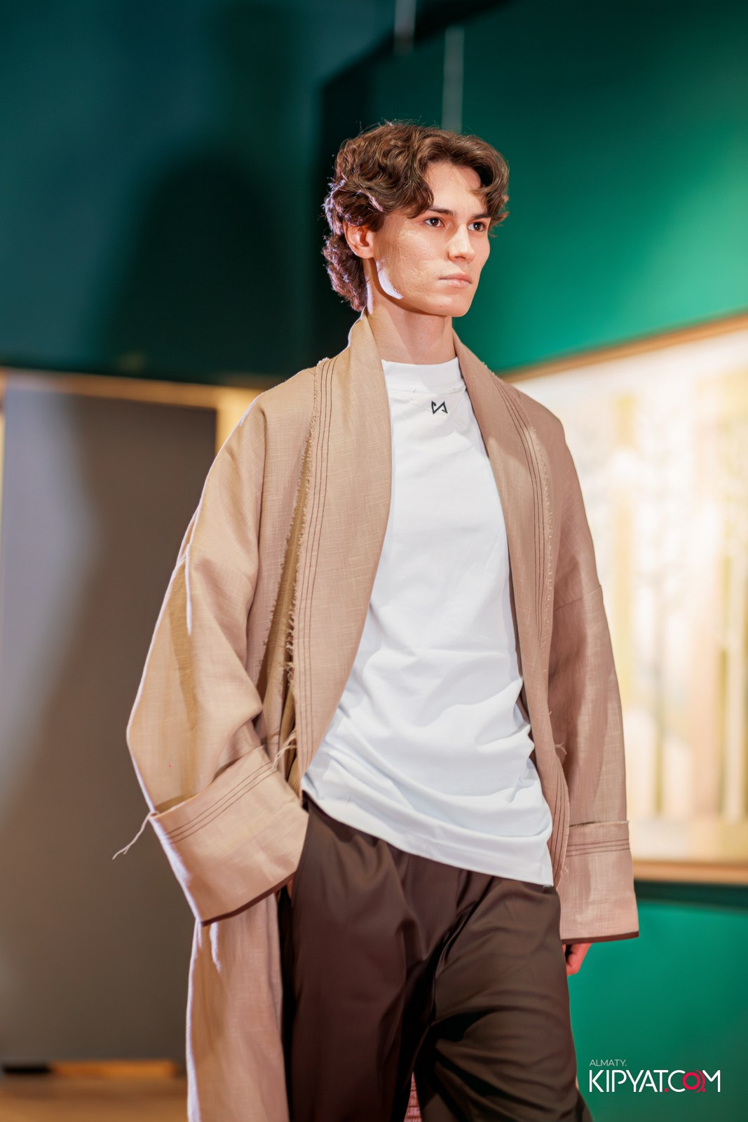 FASHION ПОКАЗ, КАЗАХСКОЙ НАЦИОНАЛЬНОЙ ОДЕЖДЫ. КИПЯТКОМ АЛМАТЫ!