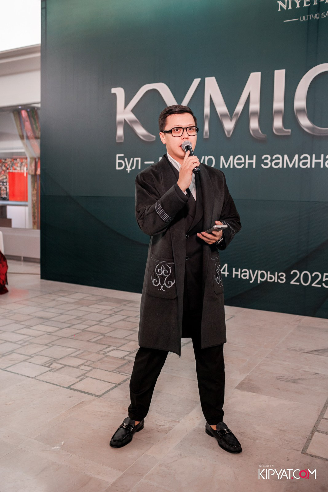 FASHION ПОКАЗ, КАЗАХСКОЙ НАЦИОНАЛЬНОЙ ОДЕЖДЫ. КИПЯТКОМ АЛМАТЫ!