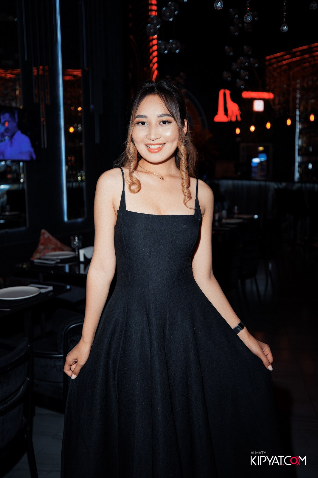 FRIENDS BAR & TERRACE. КИПЯТКОМ АЛМАТЫ!