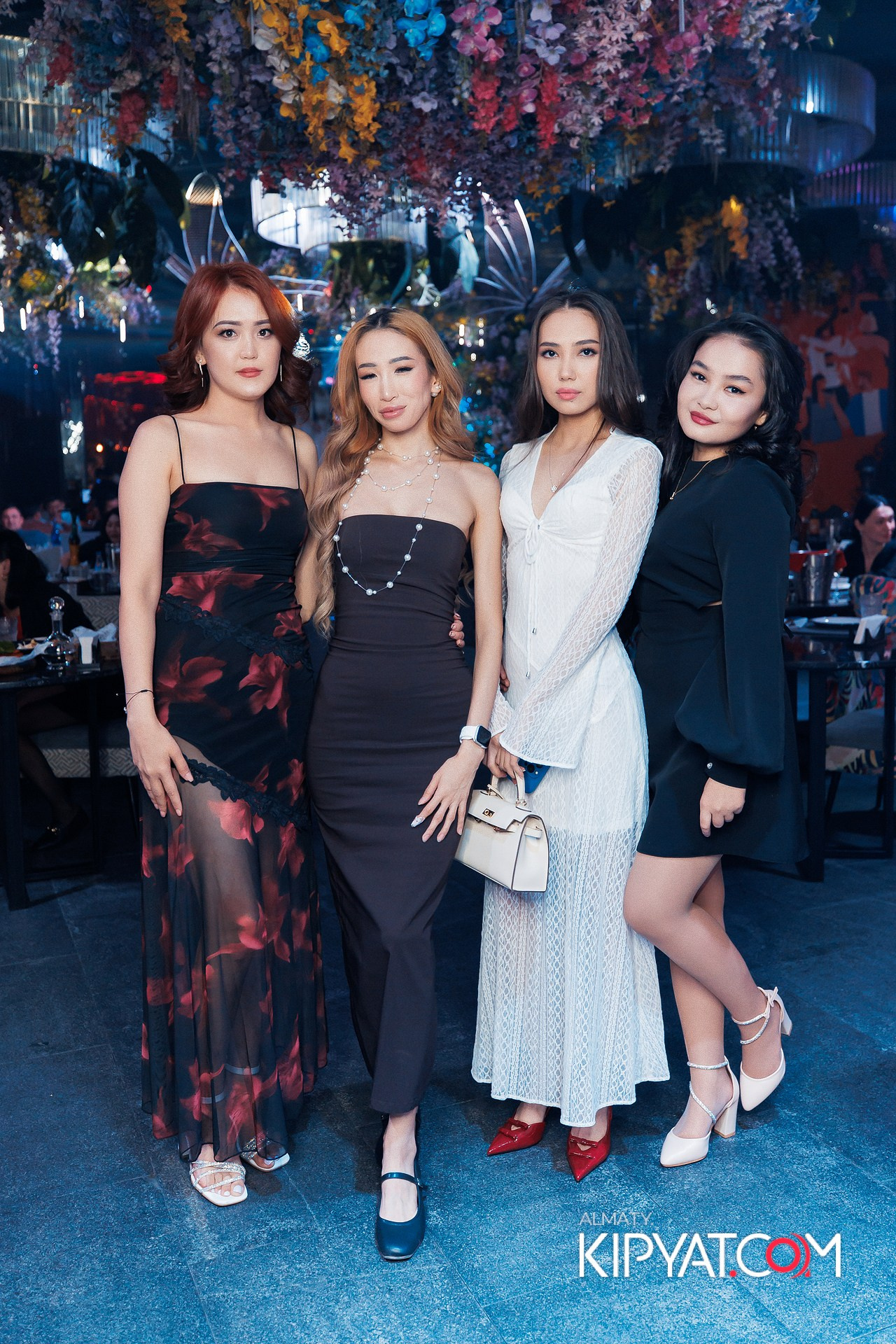 Friends bar & terrace. КИПЯТКОМ АЛМАТЫ!