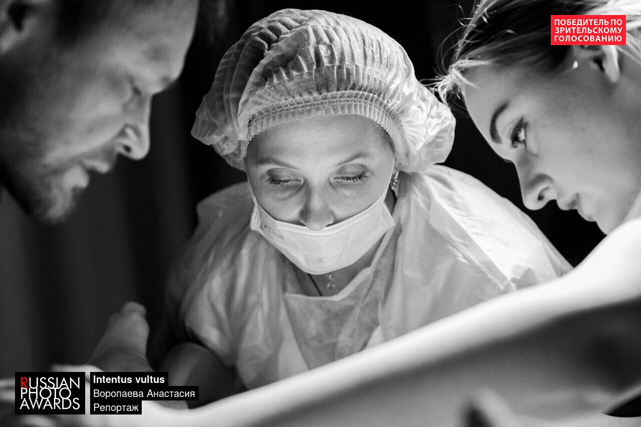 Анастасия Воропаева — репортажный фотограф СПб на роды, выписки, камерные торжества