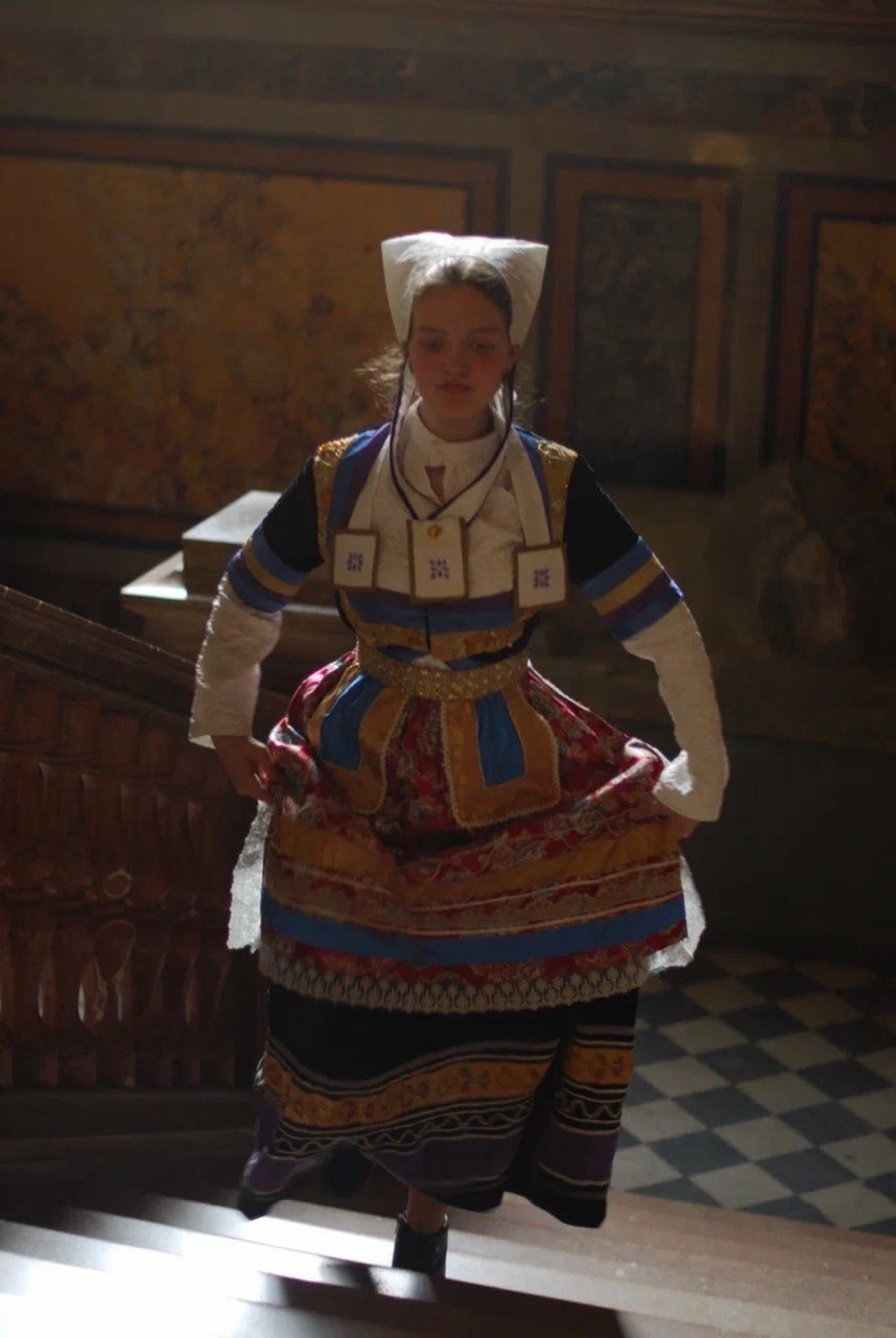 Французский народный. Костюмер, художник кино и телевидения в спб