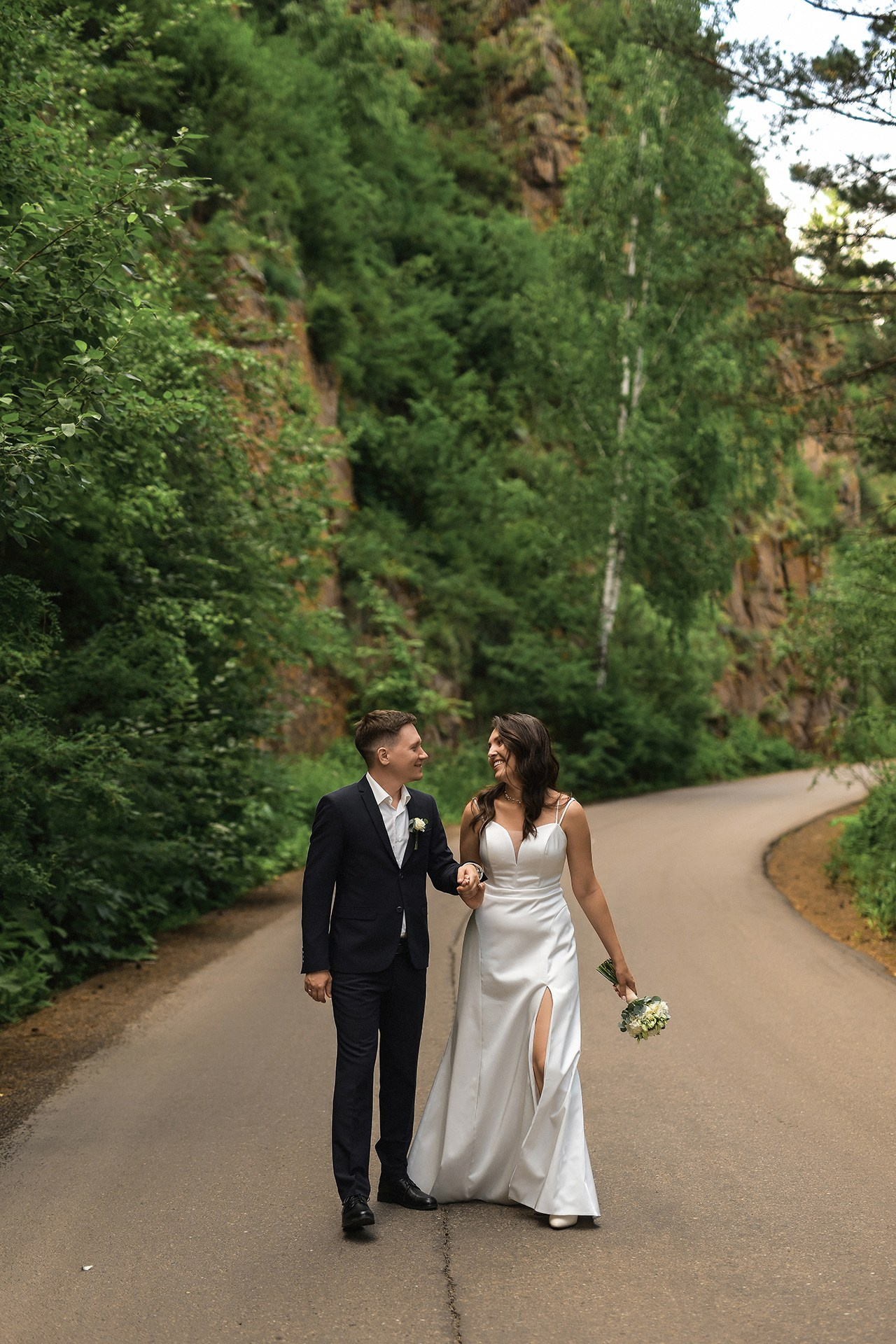 Свадьба в теплый июнь в Красноярске. 📸 Свадебный и семейный фотограф в Красноярске Тихомиров Евгений | 17 лет опыта | 800+ свадеб