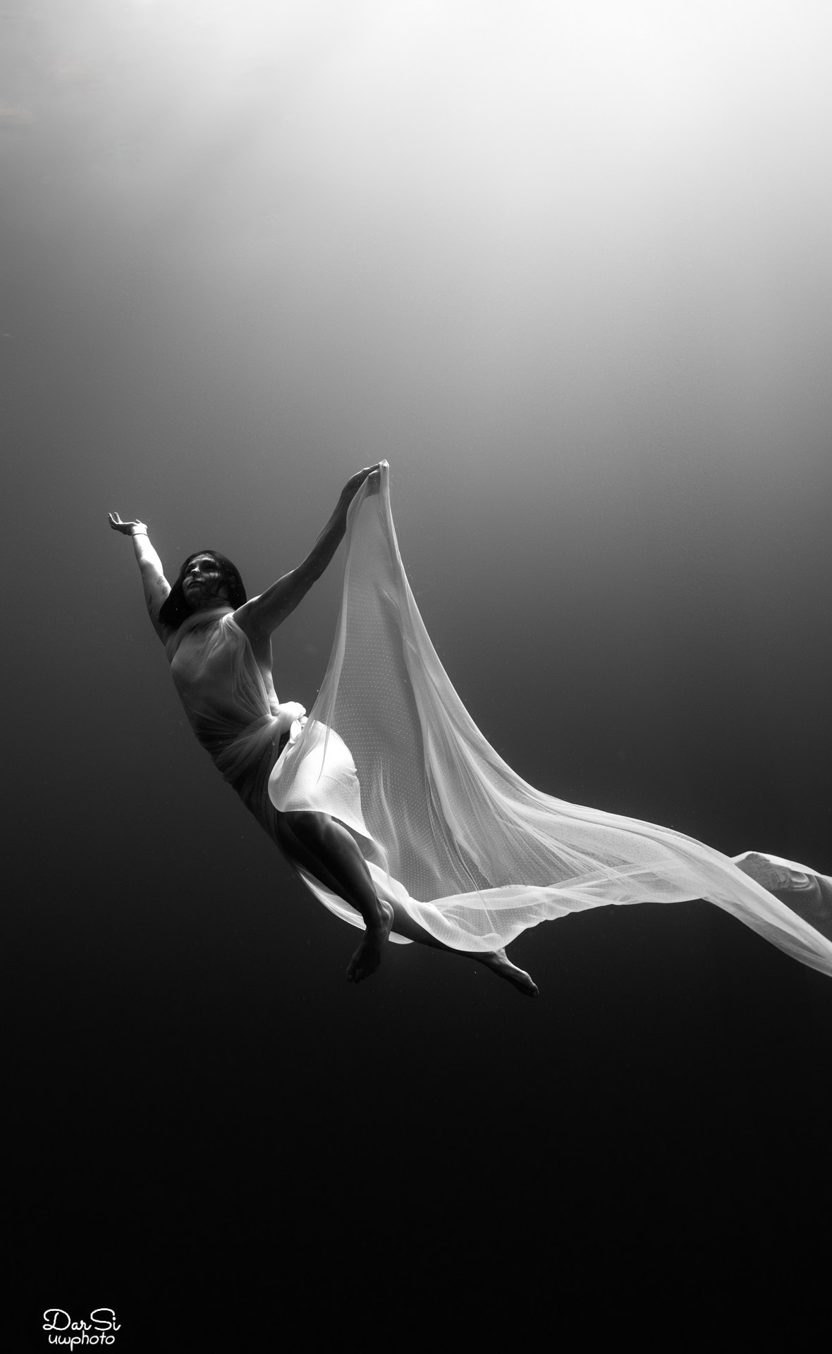 Фотосессия авторская (ткани, зеркала, шарики и т. д.). Underwater Photographer in the Philippines — Daria Sinitsina