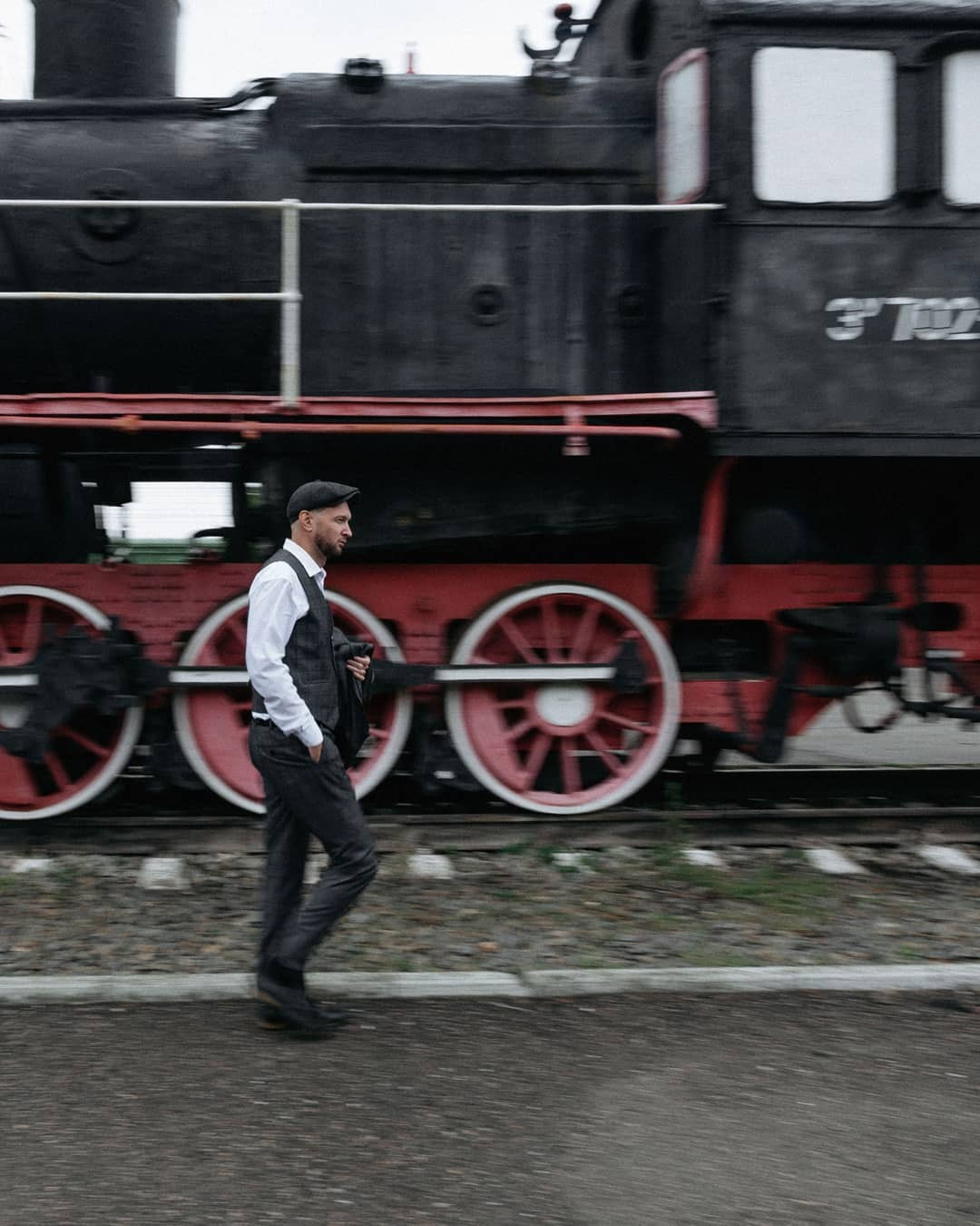 Острые козырьки. Анна Парсанова.ФОТОГРАФ