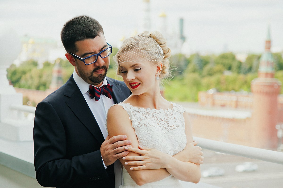 Москва. Свадебная романтическая прогулка Лены и Эндрю. Фотограф крещение венчание в Петербурге! Помогает подобрать храм и посоветовал душевного батюшку в СПб