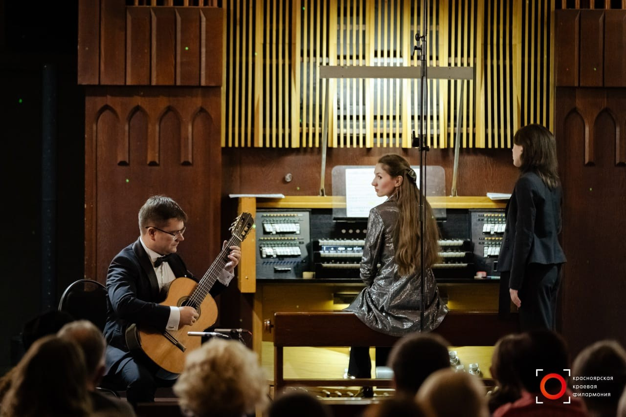 Семейный дуэт Дмитрия и Елизаветы Бородаевых выступил в Красноярске. Дмитрий Бородаев