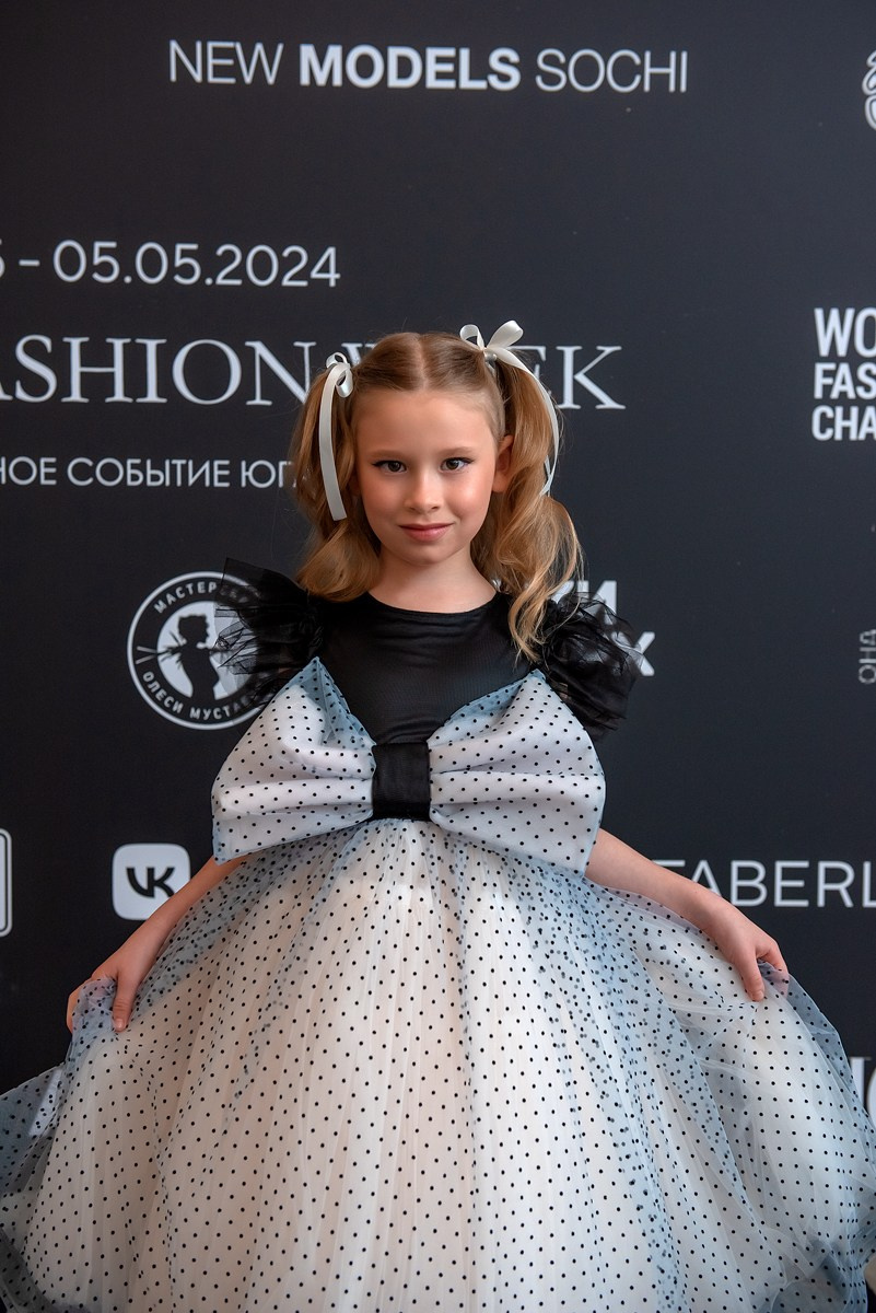 SochiFashionWeek2024 дизайнер Анохина. Семейный и коммерческий фотограф в Сочи Александр Бодунов