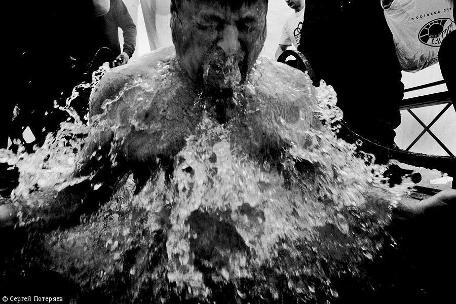 Акцион Кости - это игра на произведения искусства