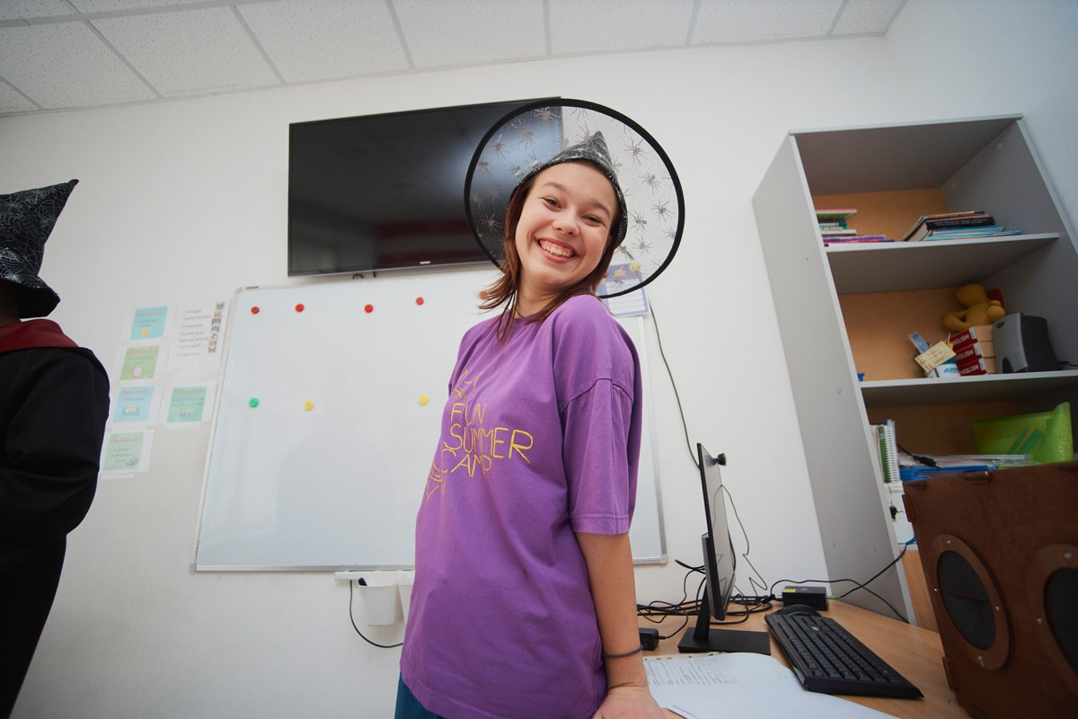 Тематический праздник в языковой школе FunLS. Репортажный и женский фотограф в Новосибирске