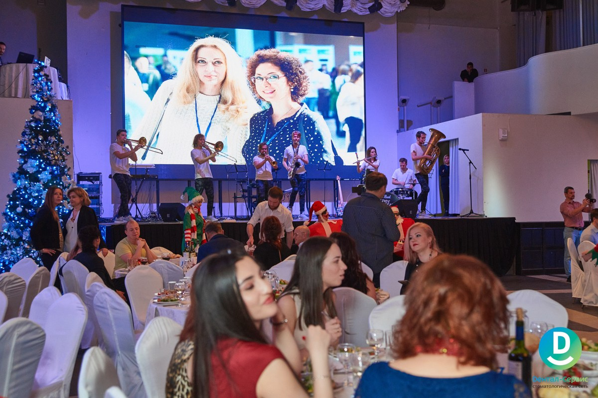 Новогодний корпоративный репортаж Дентал Сервис. Репортажный и женский фотограф в Новосибирске