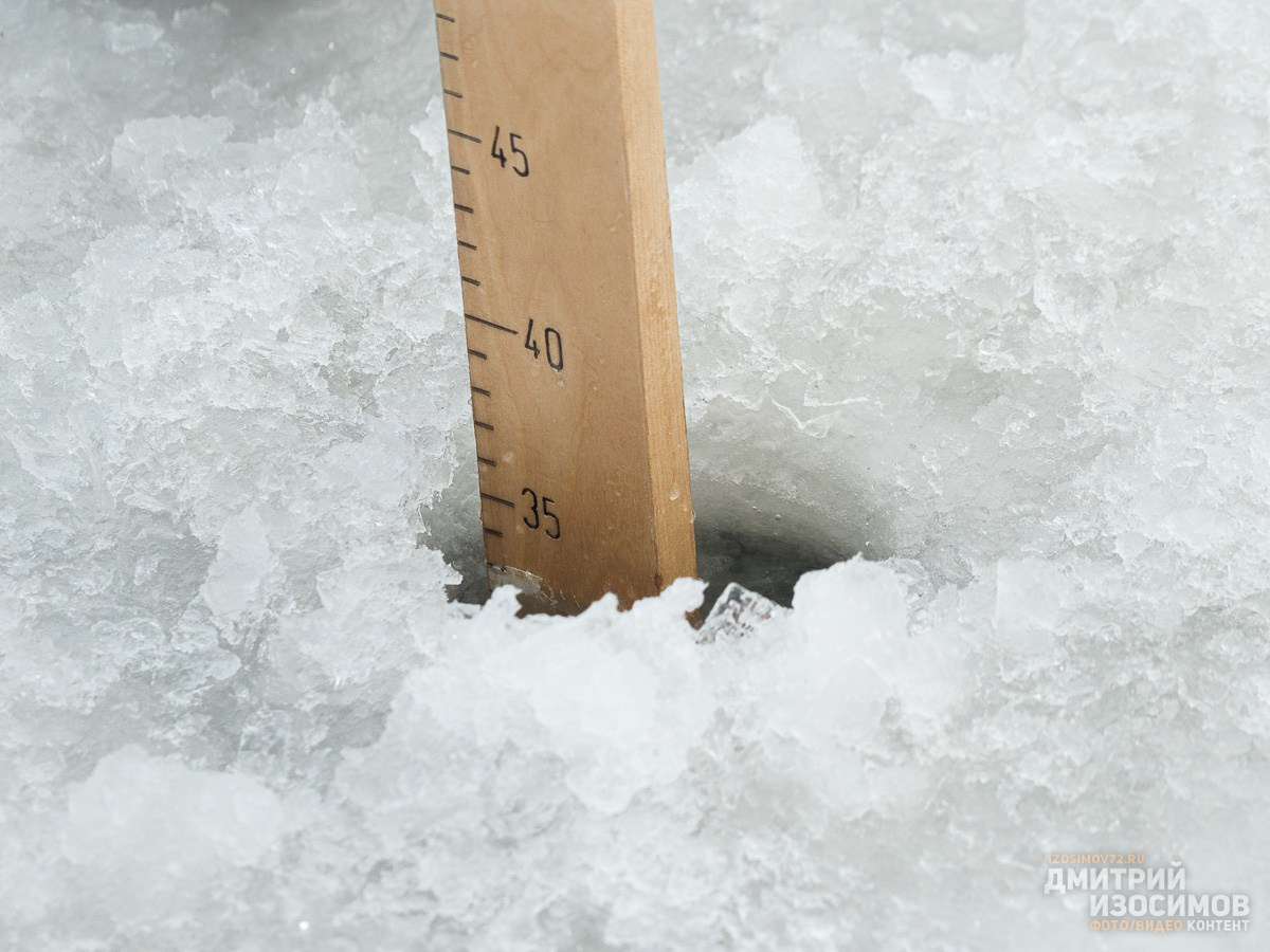 Замер льда на месте Крещенских купаний (репортаж)