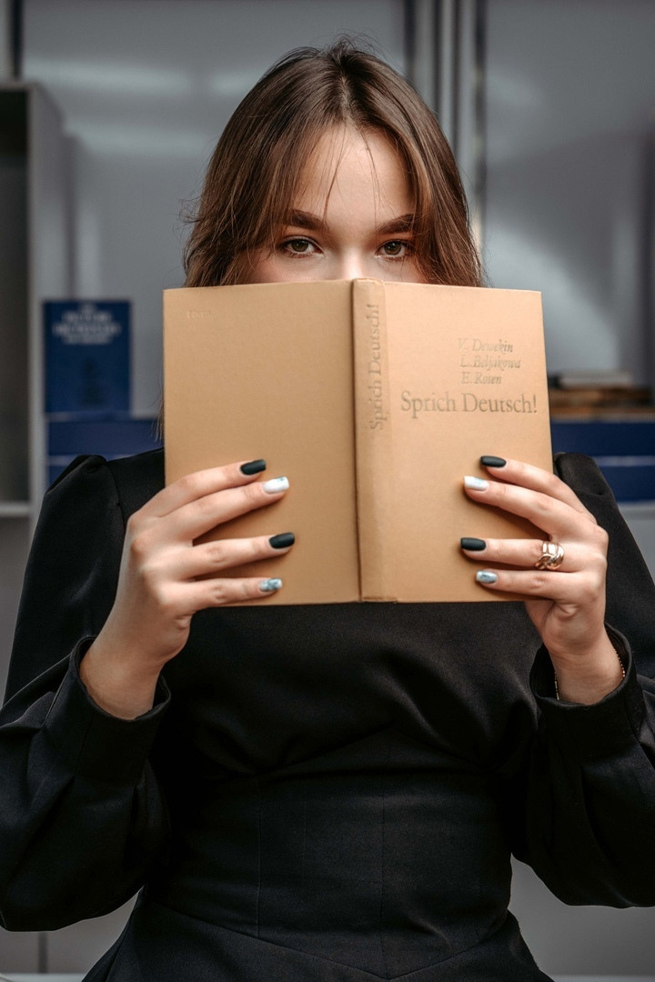 Заказать выпускные альбомы в городе Хабаровск, достаточно просто. Не важно, 9-ый или 11-ый класс,мы выполняем все виды школьных фотосессиий, для выпускников Хабаровских школ.