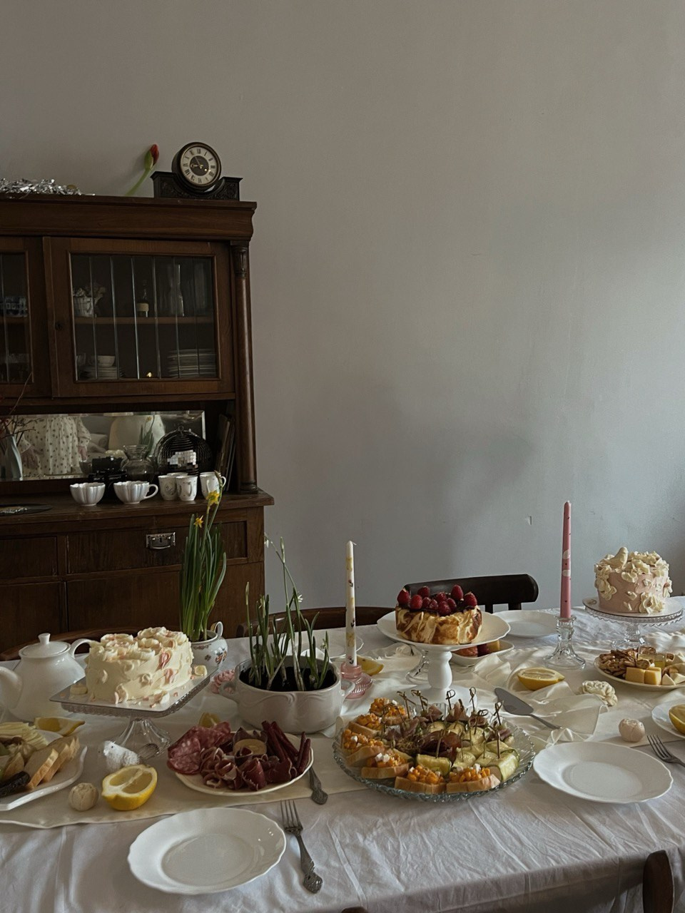 Большая комната на Петроградской. Saint P. Events | ивент-пространство в особняках в Петербурге