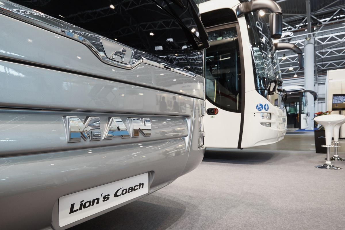 Репортажная фотосъёмка в Санкт-Петербурге. Фотограф на мероприятие: выставки, презентации, автогонки. Фото для сайта, отчётов и публикации в сми. Профессиональный фотограф Сергей Пушкин. Корпоративная фотосъёмка. Автопром. 