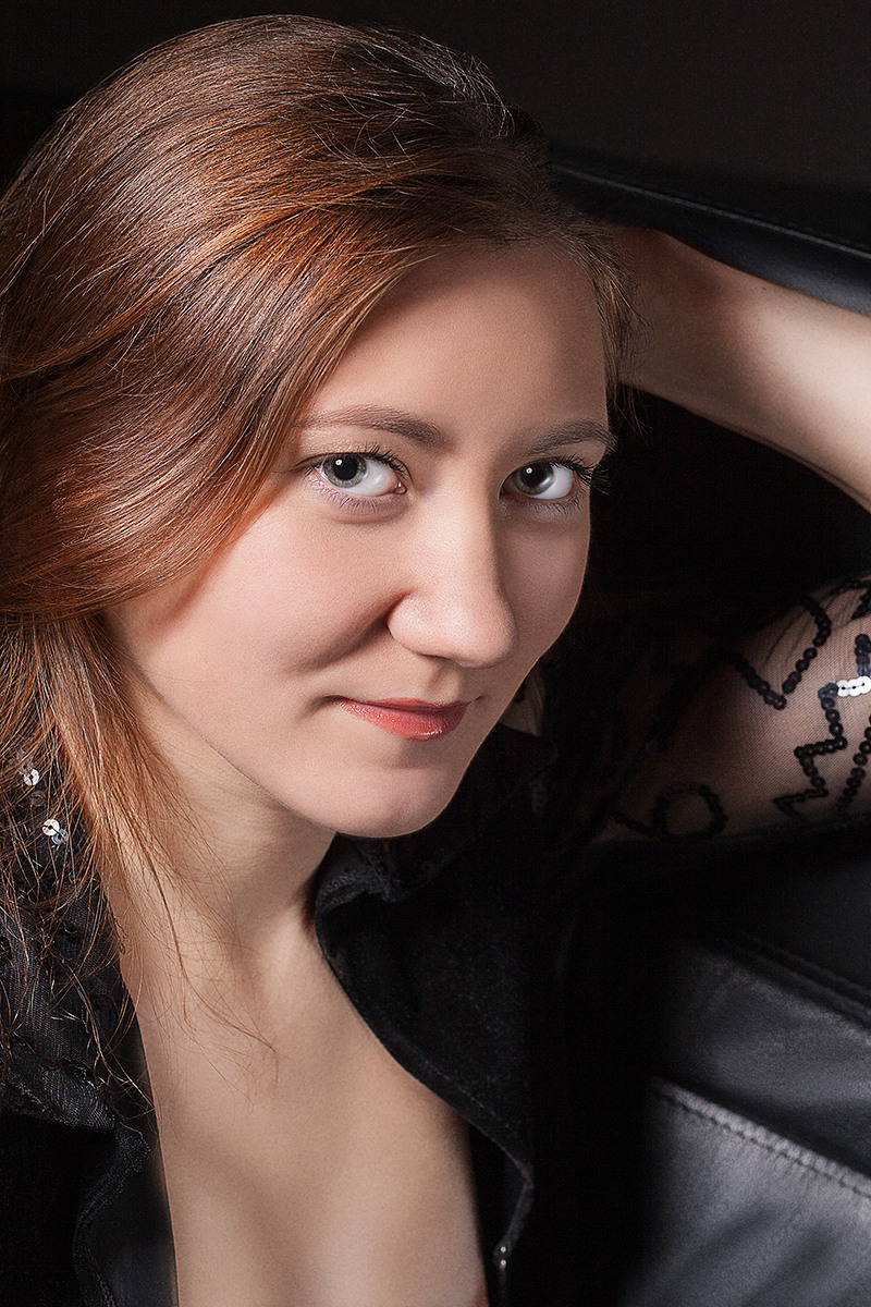 Портретный фотограф в Санкт-Петербурге. Профессиональный фотограф Сергей Пушкин. Студийная фотосессия на заказ. Фото для девушек. Фото для соцсетей. Личный фотограф. Индивидуальная фотосессия. СПб. Частная фотосъёмка. Индивидуальный фотосет. Приватный фотограф. Ню. Художественная фотосессия.