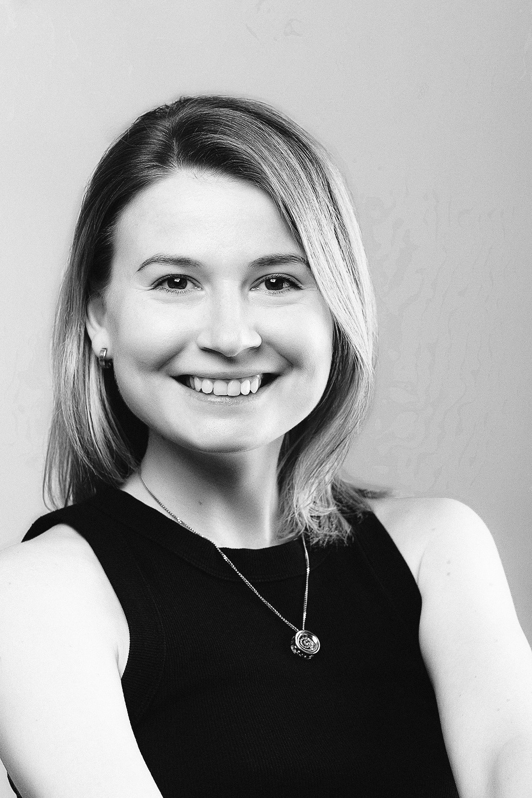 Профессиональный портретный фотограф Сергей Пушкин. Портретная фотосессия в Санкт-Петербурге. Студийный фотограф. Частная фотосъёмка для личных целей и социальных сетей. Фото на резюме. Фото для блога. Фотограф для соцсетей. Услуги фотографа. Сделать фото для девушки.