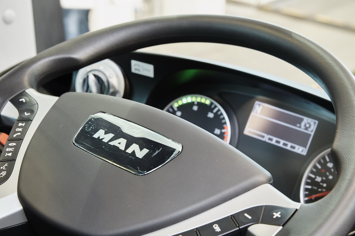 Репортажная фотосъёмка в Санкт-Петербурге. Фотограф на мероприятие: выставки, презентации, автогонки. Фото для сайта, отчётов и публикации в сми. Профессиональный фотограф Сергей Пушкин. Корпоративная фотосъёмка. Автопром. 