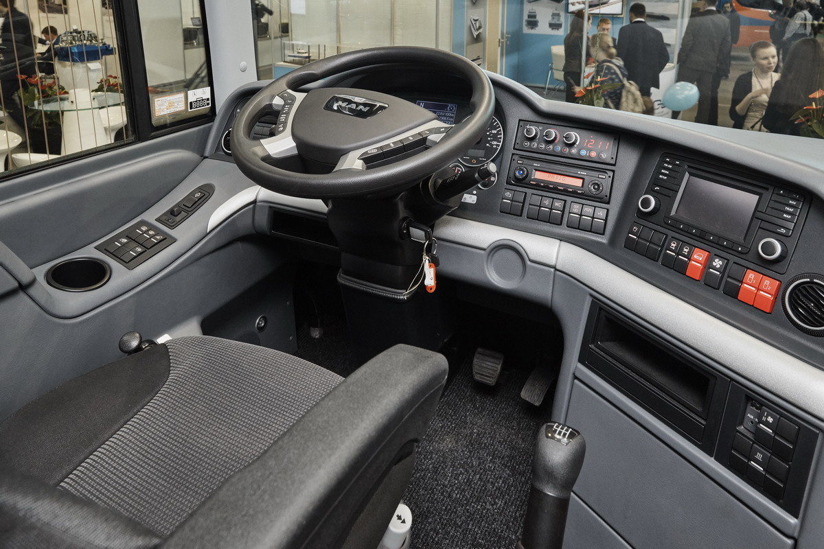 Репортажная фотосъёмка в Санкт-Петербурге. Фотограф на мероприятие: выставки, презентации, автогонки. Фото для сайта, отчётов и публикации в сми. Профессиональный фотограф Сергей Пушкин. Корпоративная фотосъёмка. Автопром. 