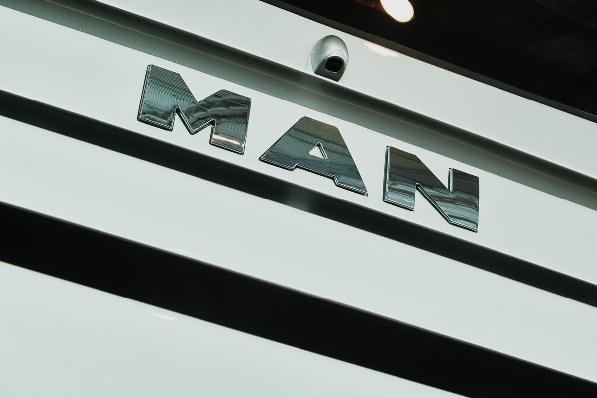 Репортажная фотосъёмка в Санкт-Петербурге. Фотограф на мероприятие: выставки, презентации, автогонки. Фото для сайта, отчётов и публикации в сми. Профессиональный фотограф Сергей Пушкин. Корпоративная фотосъёмка. Автопром. 