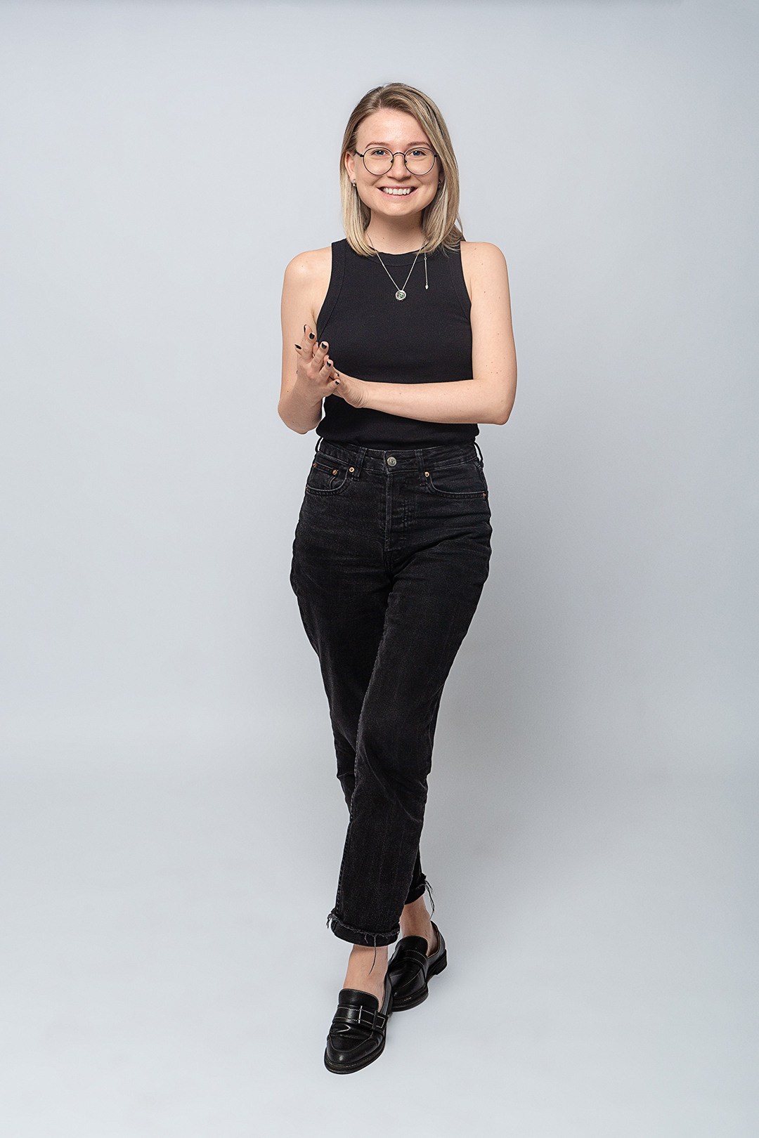 Портретная фотосессия в Санкт-Петербурге. Студийный фотограф. Частная фотосъёмка для личных целей и социальных сетей. Фото на резюме. Профессиональная фотосъёмка. Фото для блога. Портрет. Блогер. Фото для соцсетей.  Контентмейкер. СПб. Женский портрет. Выездная фотосъёмка. Выездная фотостудия. Фотограф на корпоратив. Ню фотосессия. Модельное портфолио. Фотограф для сайта знакомств.