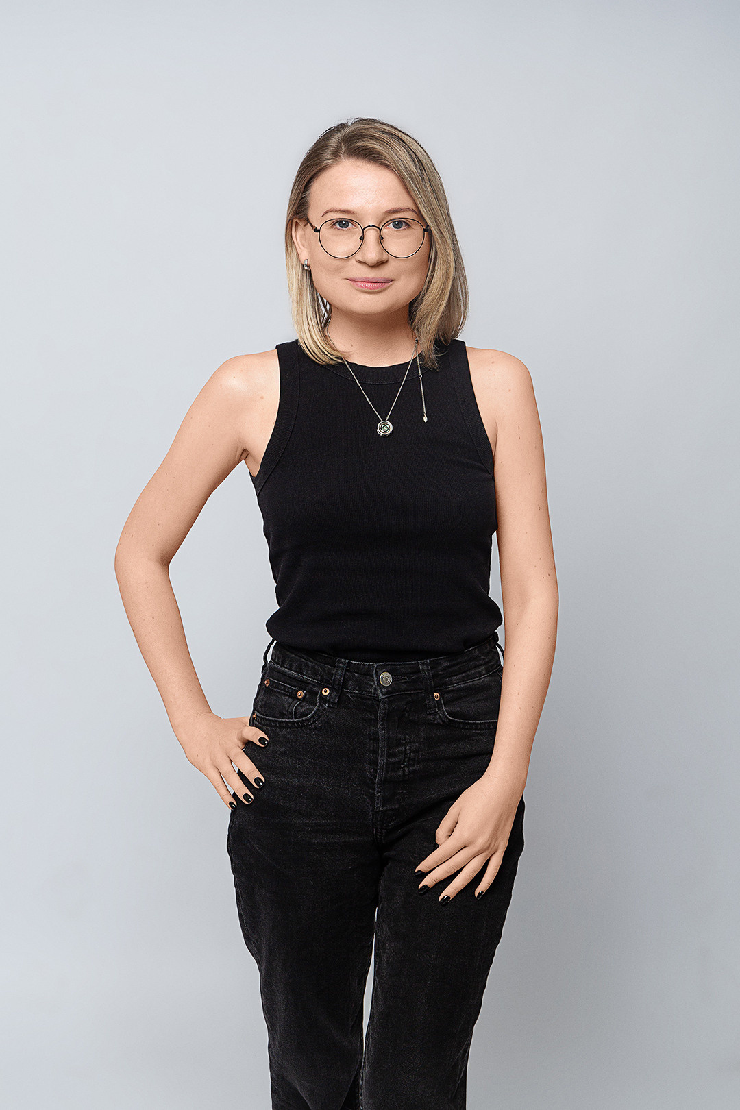 Профессиональный портретный фотограф Сергей Пушкин. Портретная фотосессия в Санкт-Петербурге. Студийный фотограф. Частная фотосъёмка для личных целей и социальных сетей. Фото на резюме. Фото для блога. Фотограф для соцсетей. Услуги фотографа. Сделать фото для девушки.