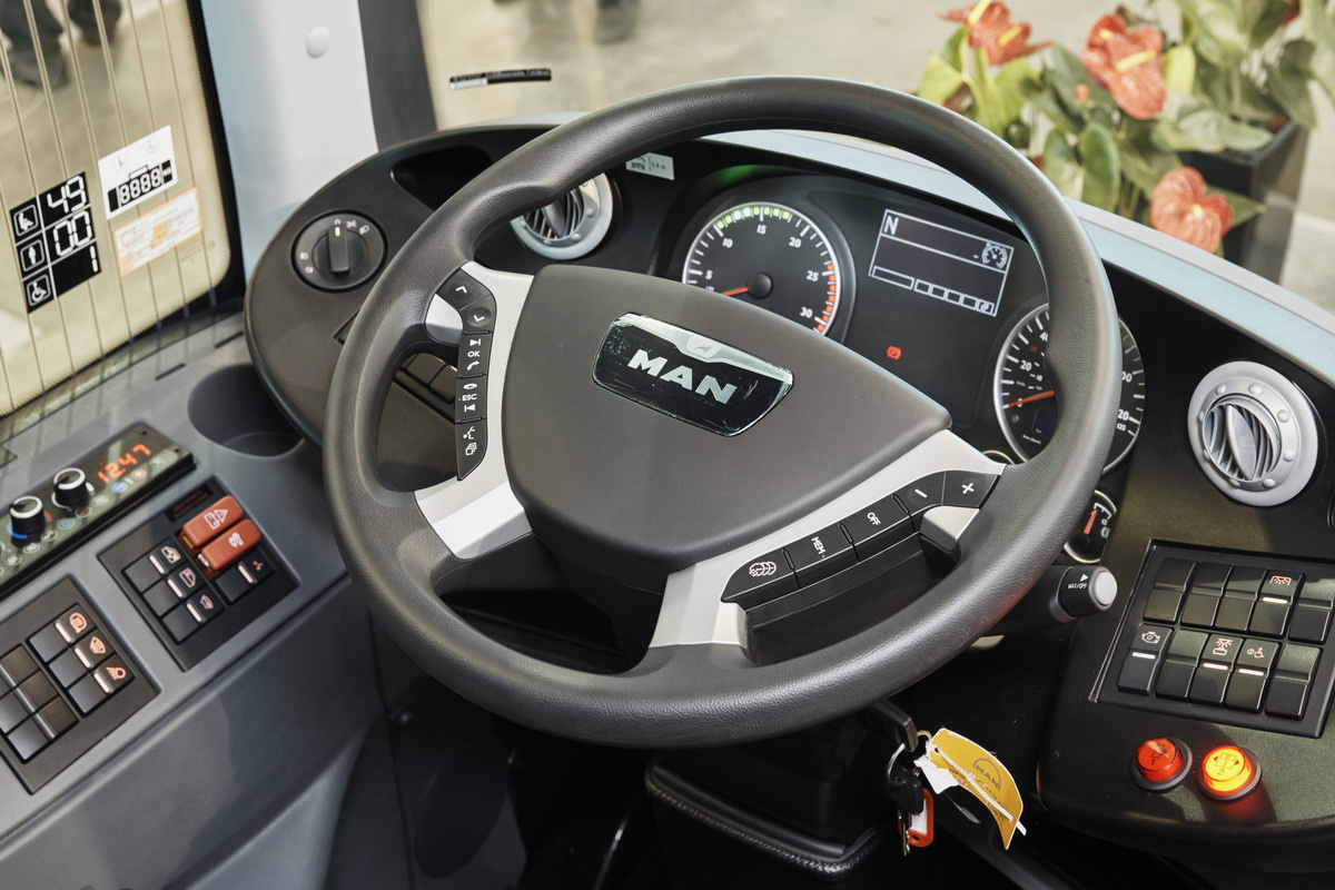 Репортажная фотосъёмка в Санкт-Петербурге. Фотограф на мероприятие: выставки, презентации, автогонки. Фото для сайта, отчётов и публикации в сми. Профессиональный фотограф Сергей Пушкин. Корпоративная фотосъёмка. Автопром. 