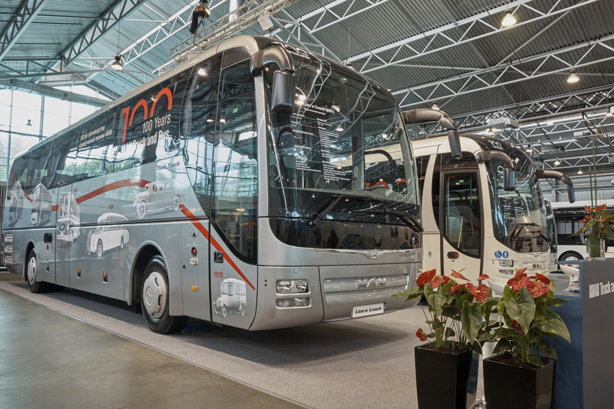 Репортажная фотосъёмка в Санкт-Петербурге. Фотограф на мероприятие: выставки, презентации, автогонки. Фото для сайта, отчётов и публикации в сми. Профессиональный фотограф Сергей Пушкин. Корпоративная фотосъёмка. Автопром. 