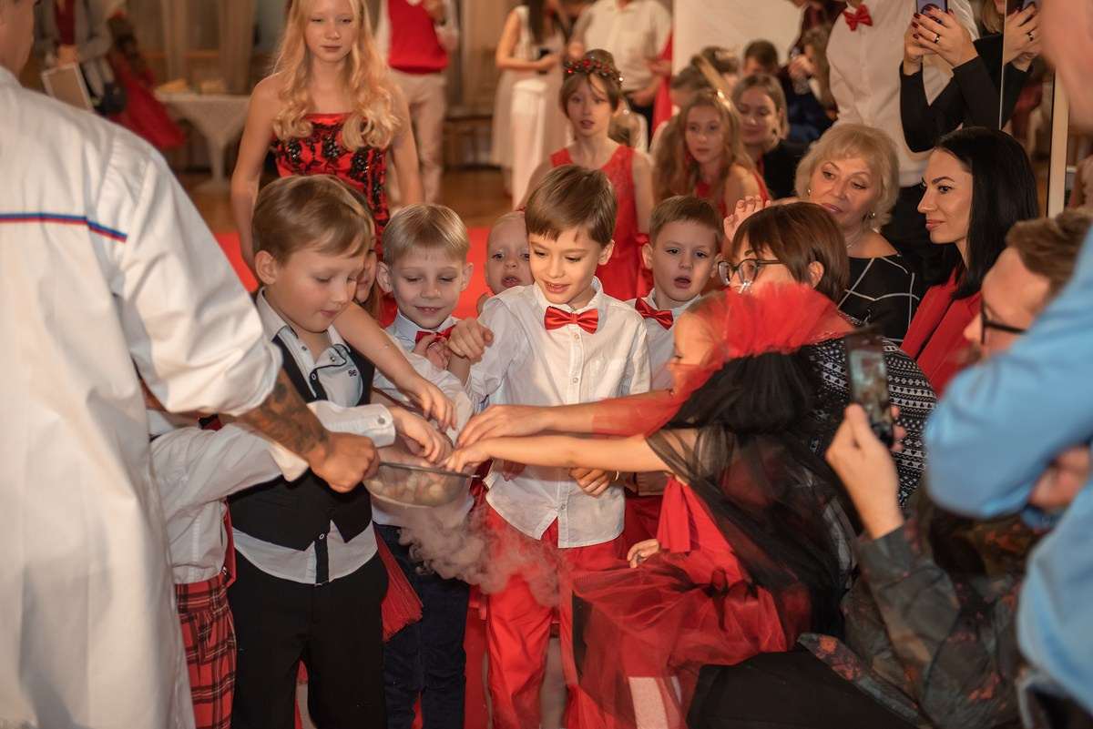 Выпускной в детской школе моделей HAPPYkids 2024. Семейный и коммерческий фотограф в Сочи Александр Бодунов