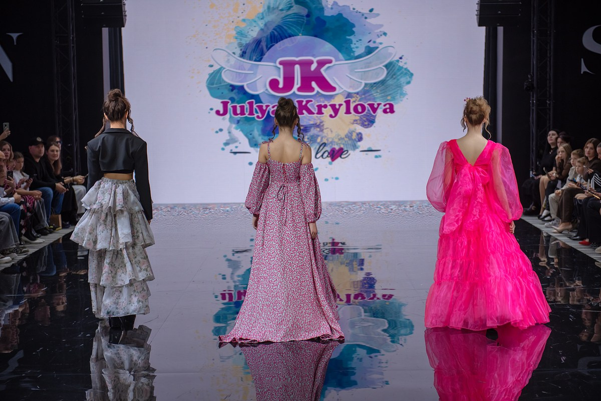 SochiFashionWeek2024 дизайнер Юлия Крылова. Семейный и коммерческий фотограф в Сочи Александр Бодунов