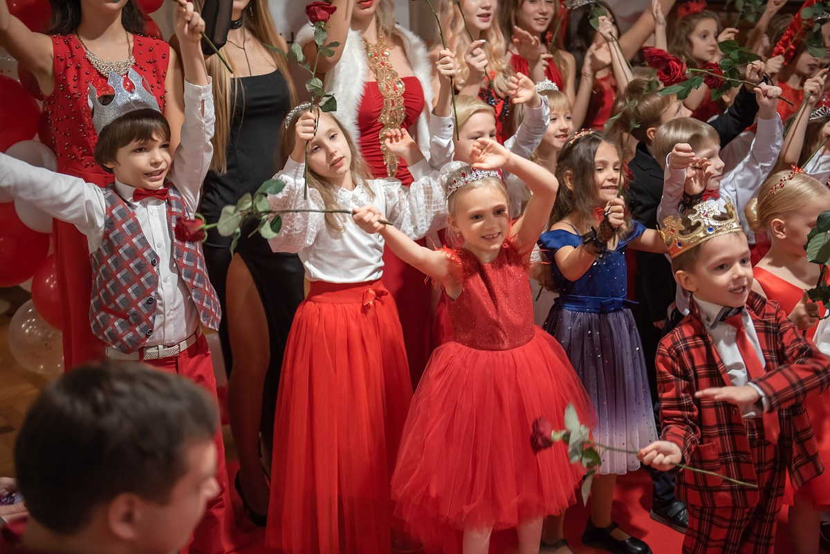 Выпускной в детской школе моделей HAPPYkids 2024. Семейный и коммерческий фотограф в Сочи Александр Бодунов