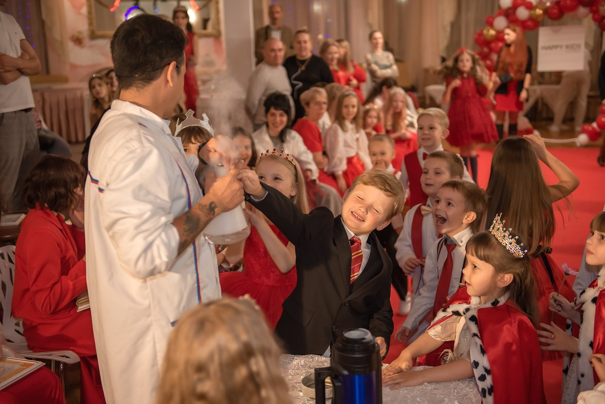 Выпускной в детской школе моделей HAPPYkids 2024. Семейный и коммерческий фотограф в Сочи Александр Бодунов