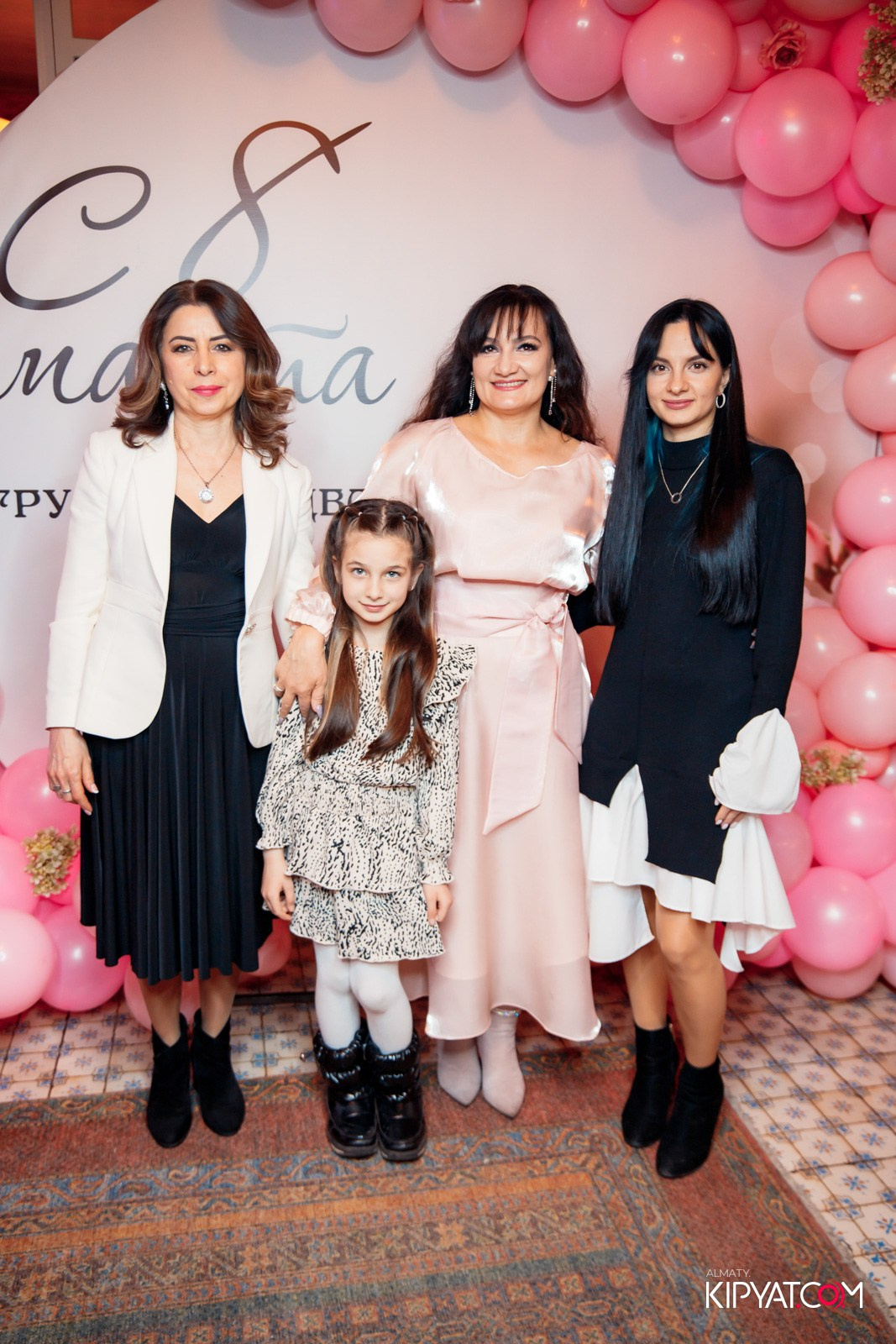 ГРУЗИНСКИЙ ДВОР НА КАБАНБАЙ БАТЫРА. КИПЯТКОМ АЛМАТЫ!