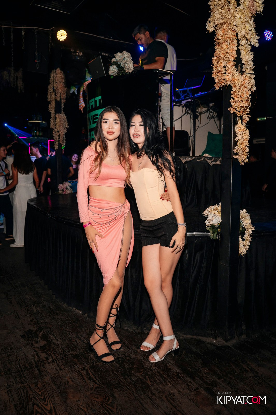 UYAT EMES BAR. КИПЯТКОМ АЛМАТЫ!