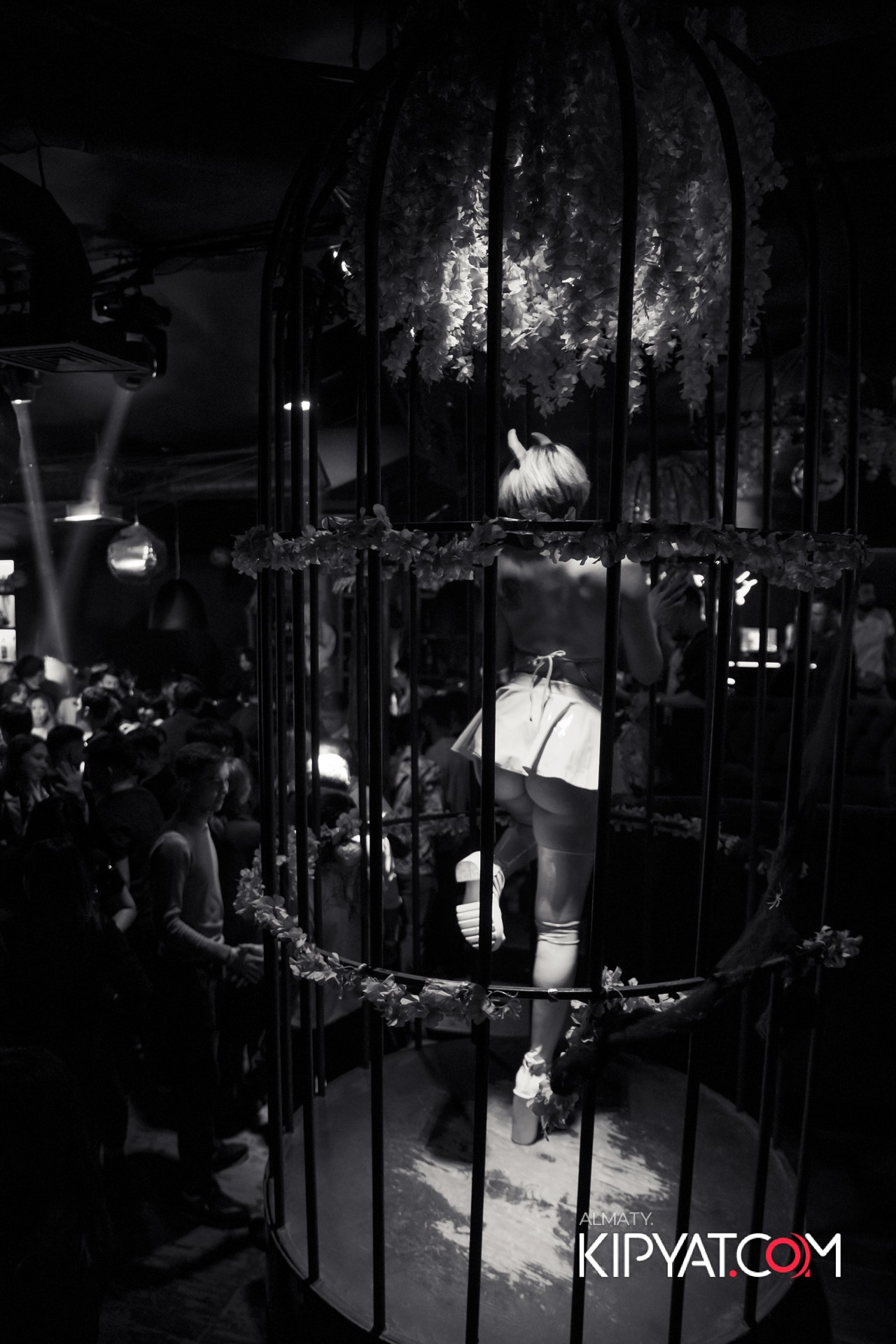 UYAT EMES BAR. КИПЯТКОМ АЛМАТЫ!